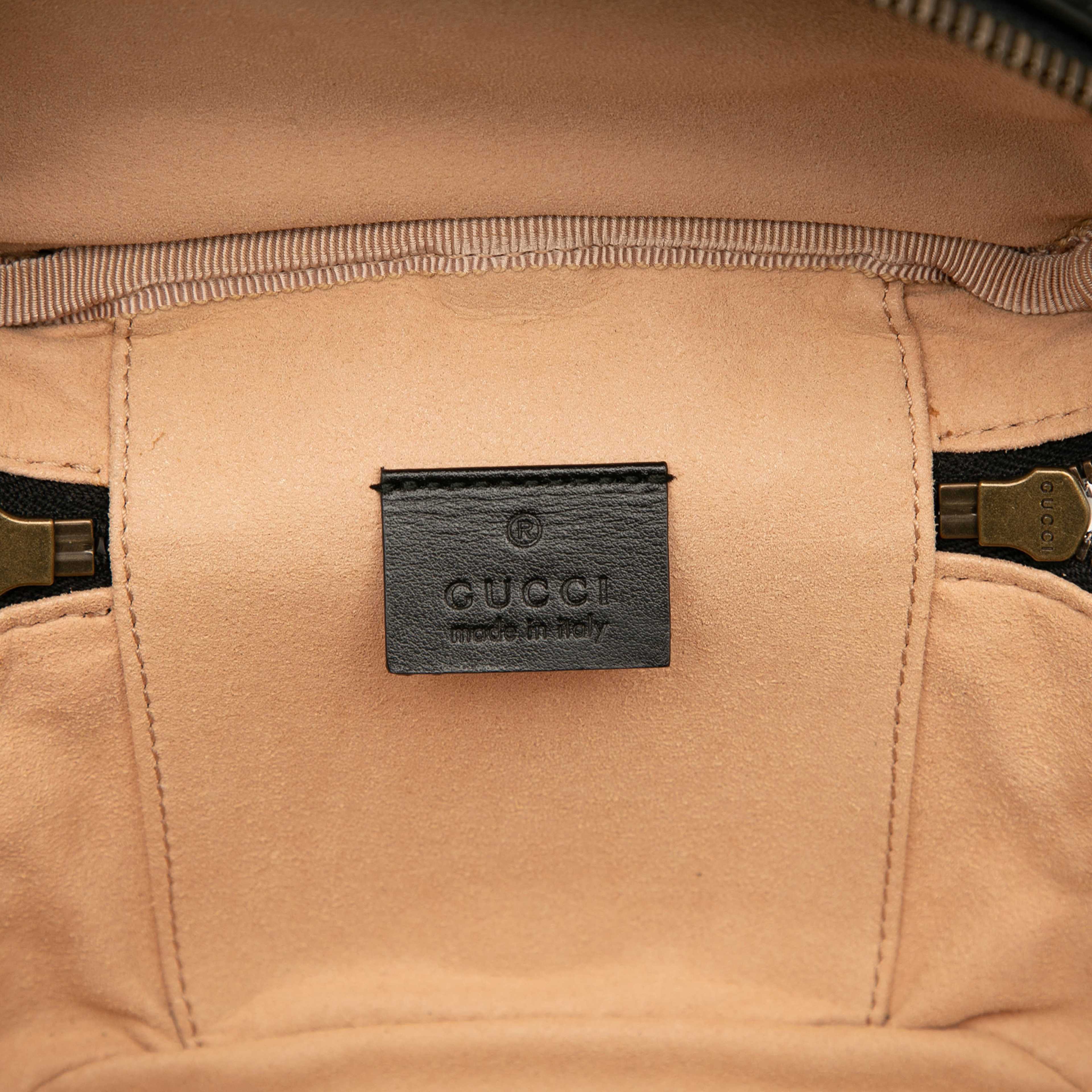 Gucci Mini Gg Marmont Matelasse Leather Round Backpack, från Luxclusif, i färgen black. Klicka för att öppna bilden i stort format