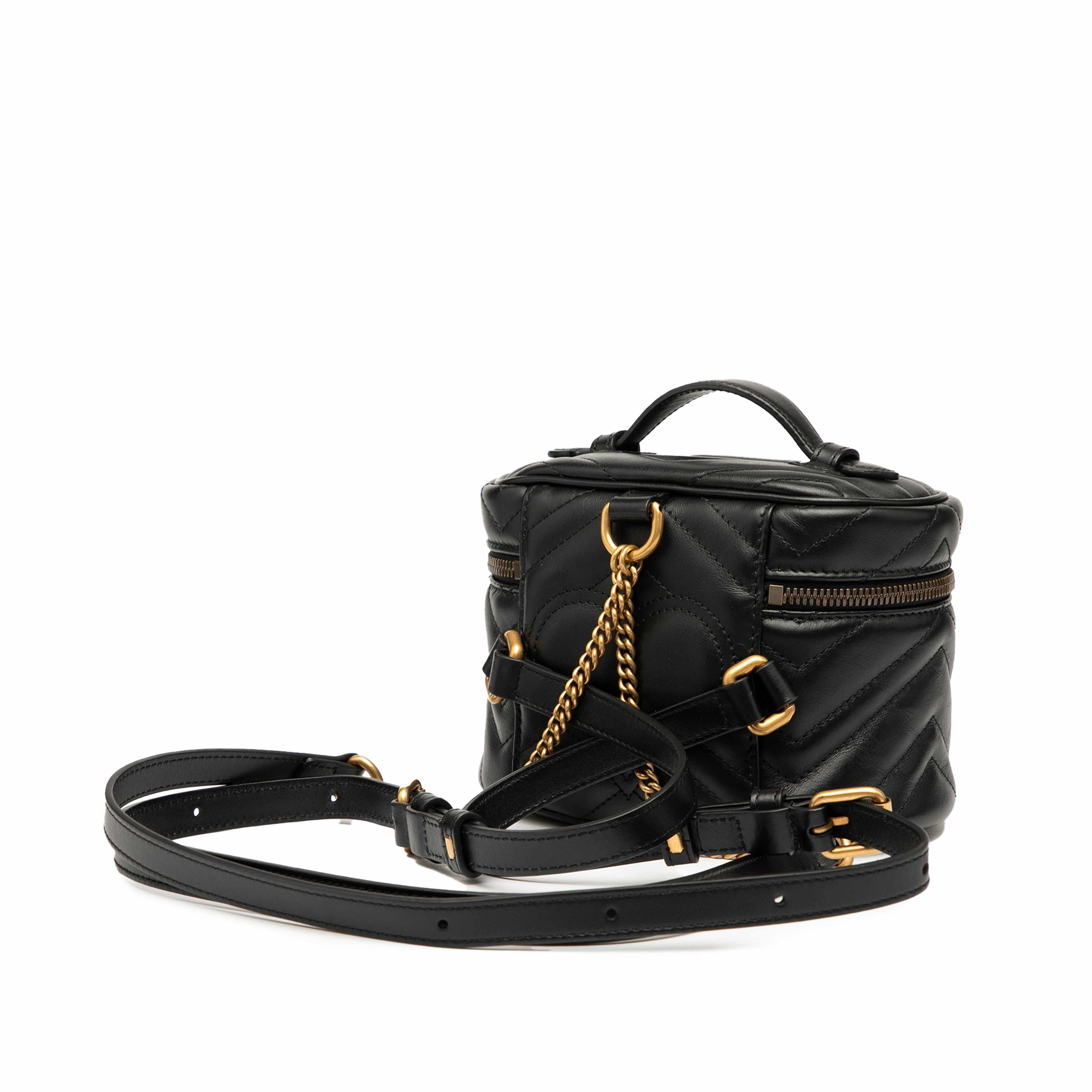 Gucci Mini Gg Marmont Matelasse Leather Round Backpack, från Luxclusif, i färgen black. Klicka för att öppna bilden i stort format