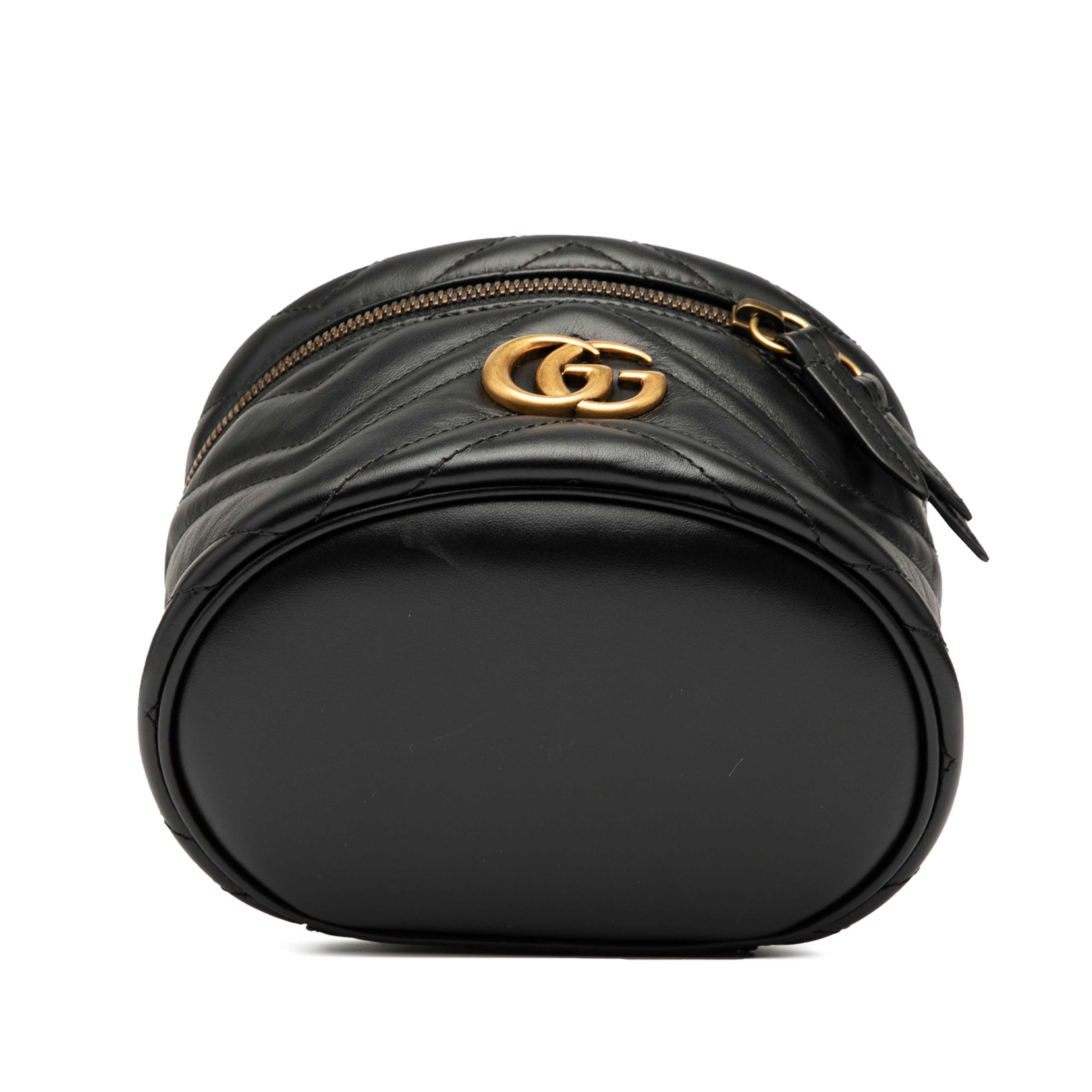 Gucci Mini Gg Marmont Matelasse Leather Round Backpack, från Luxclusif, i färgen black. Klicka för att öppna bilden i stort format
