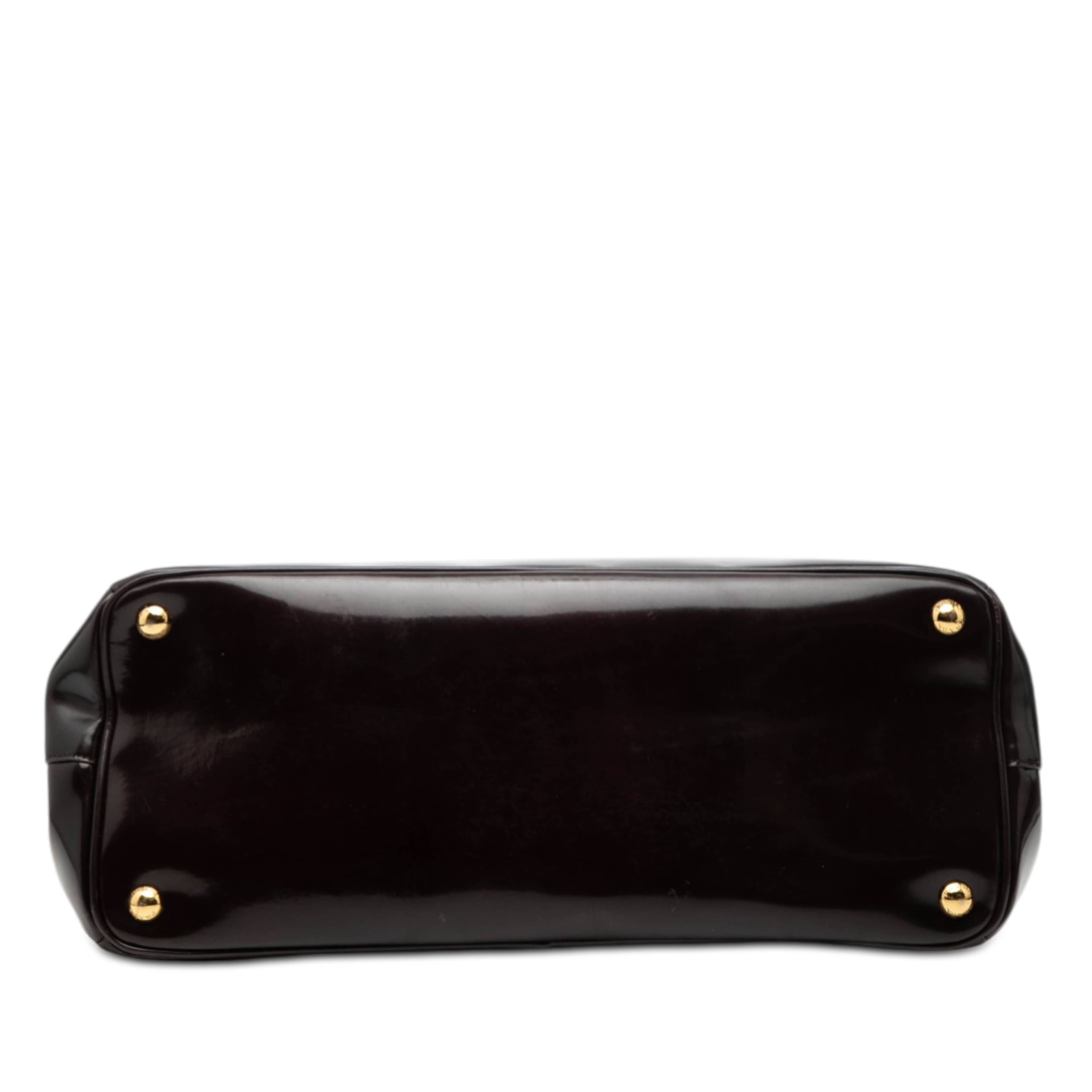 Prada Medium Spazzolato Galleria Double Zip Satchel, från Luxclusif, i färgen plum. Klicka för att öppna bilden i stort format