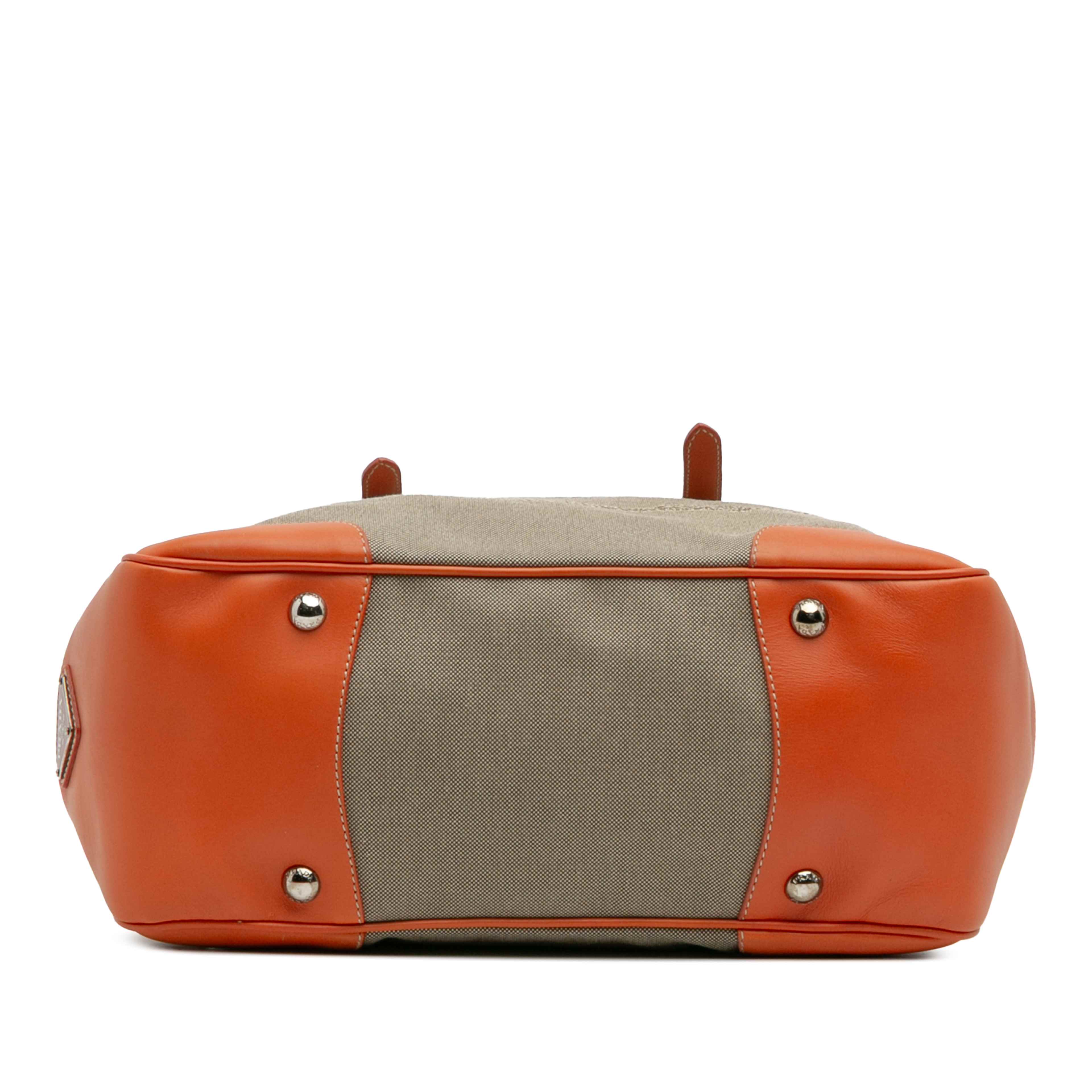 Prada Canvas Canapa Logo Convertible Tote, från Luxclusif, i färgen beige. Klicka för att öppna bilden i stort format