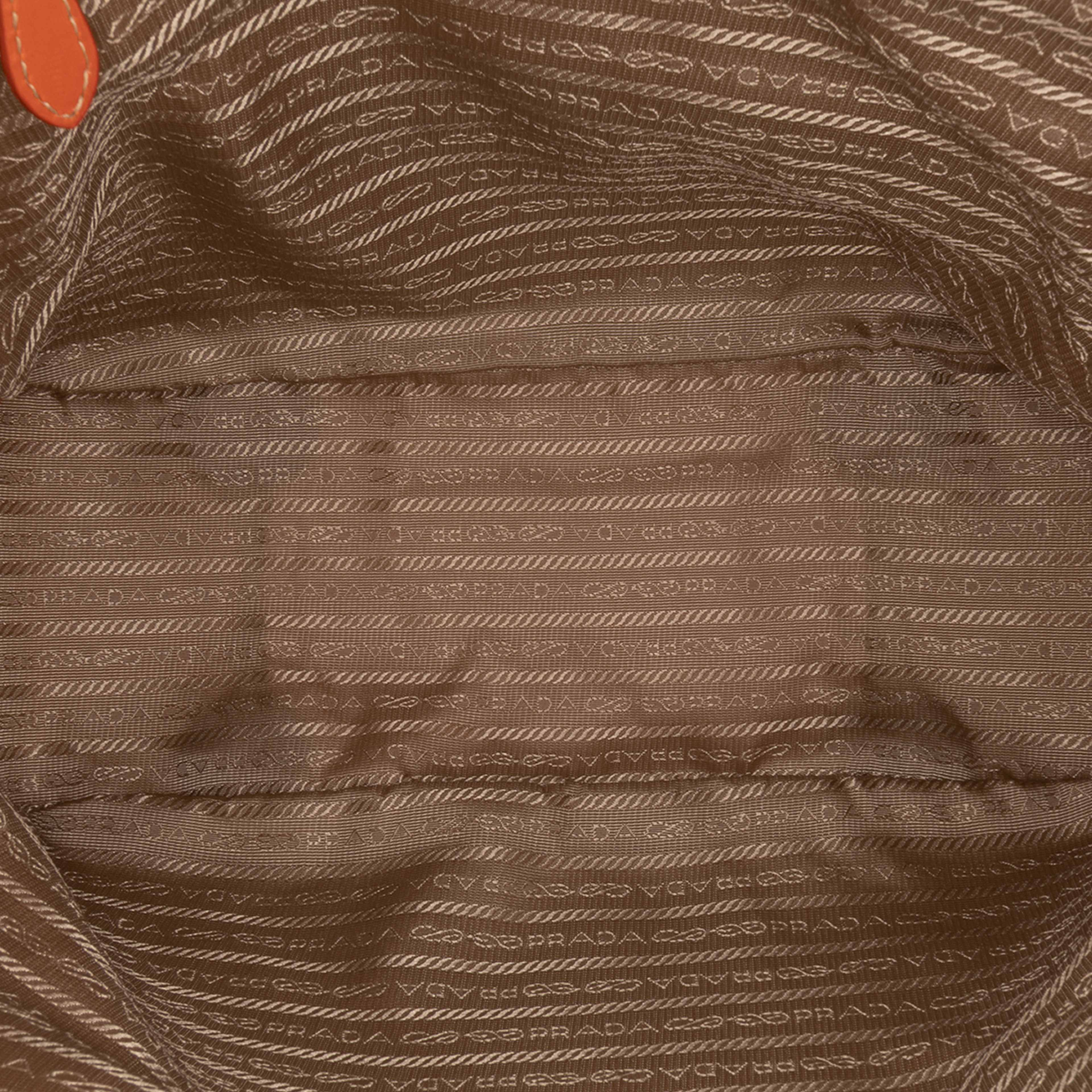 Prada Canvas Canapa Logo Convertible Tote, från Luxclusif, i färgen beige. Klicka för att öppna bilden i stort format