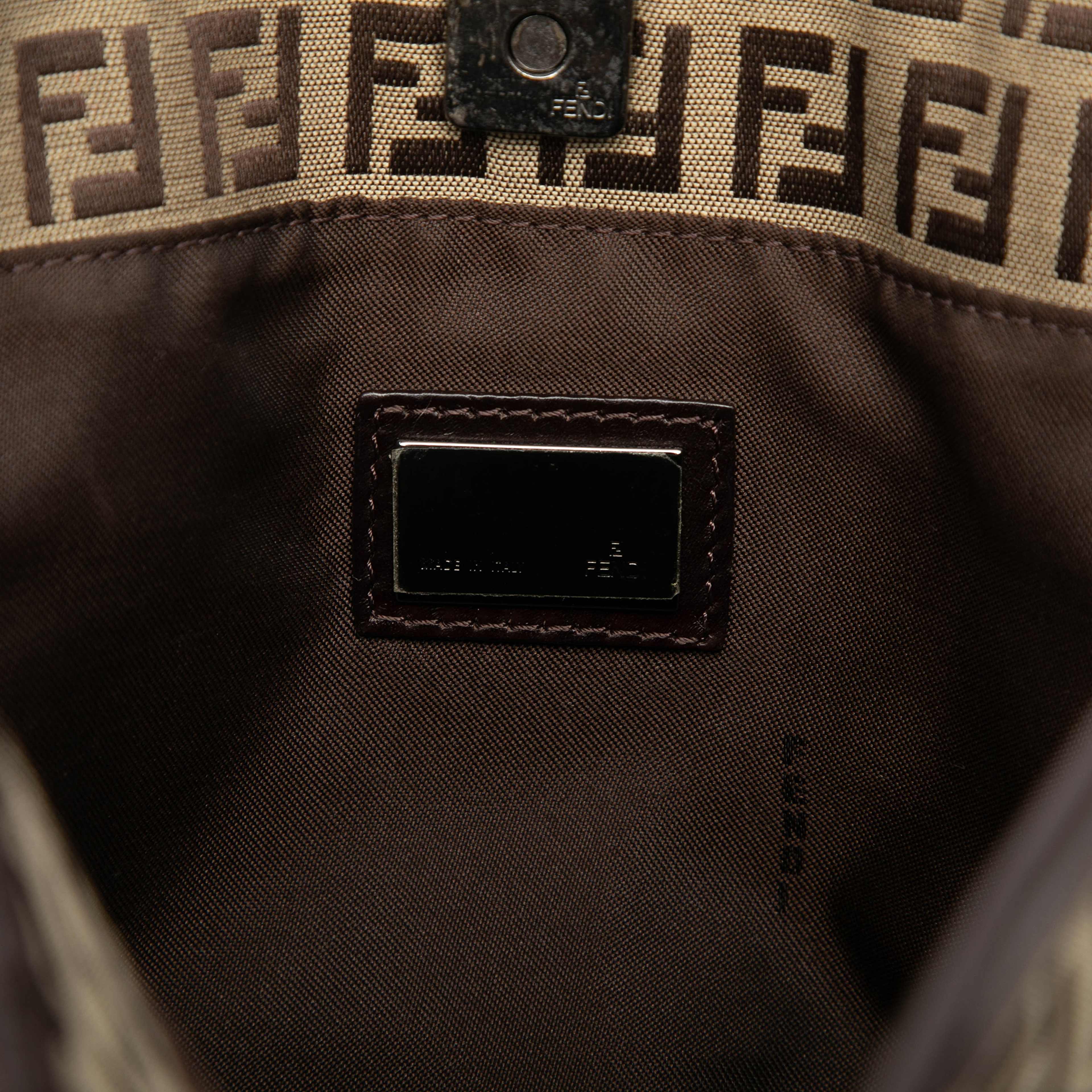 Fendi Zucchino Canvas Tote, från Luxclusif, i färgen beige. Klicka för att öppna bilden i stort format