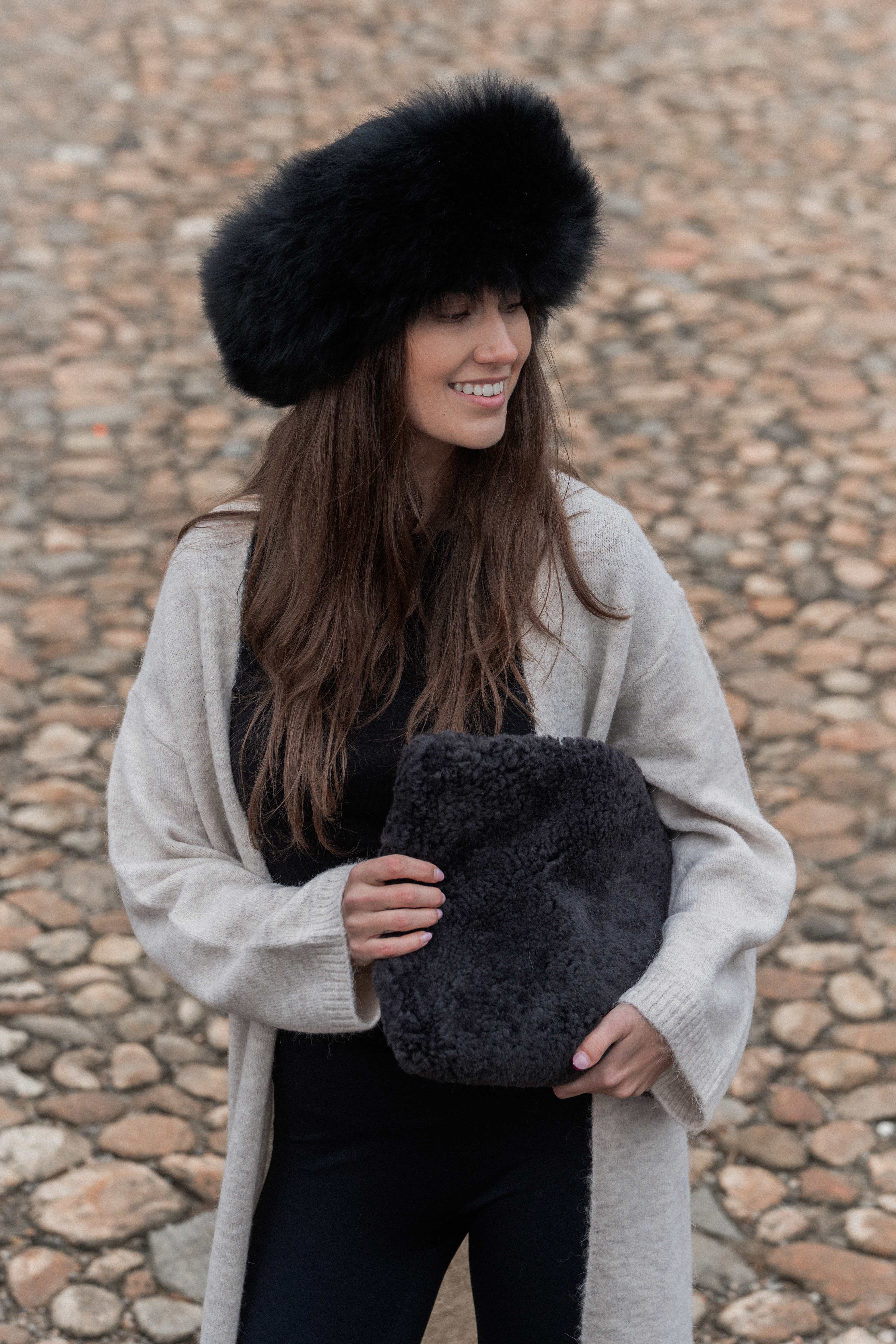 Adele, från Shepherd, i färgen carbon. Klicka för att öppna bilden i stort format