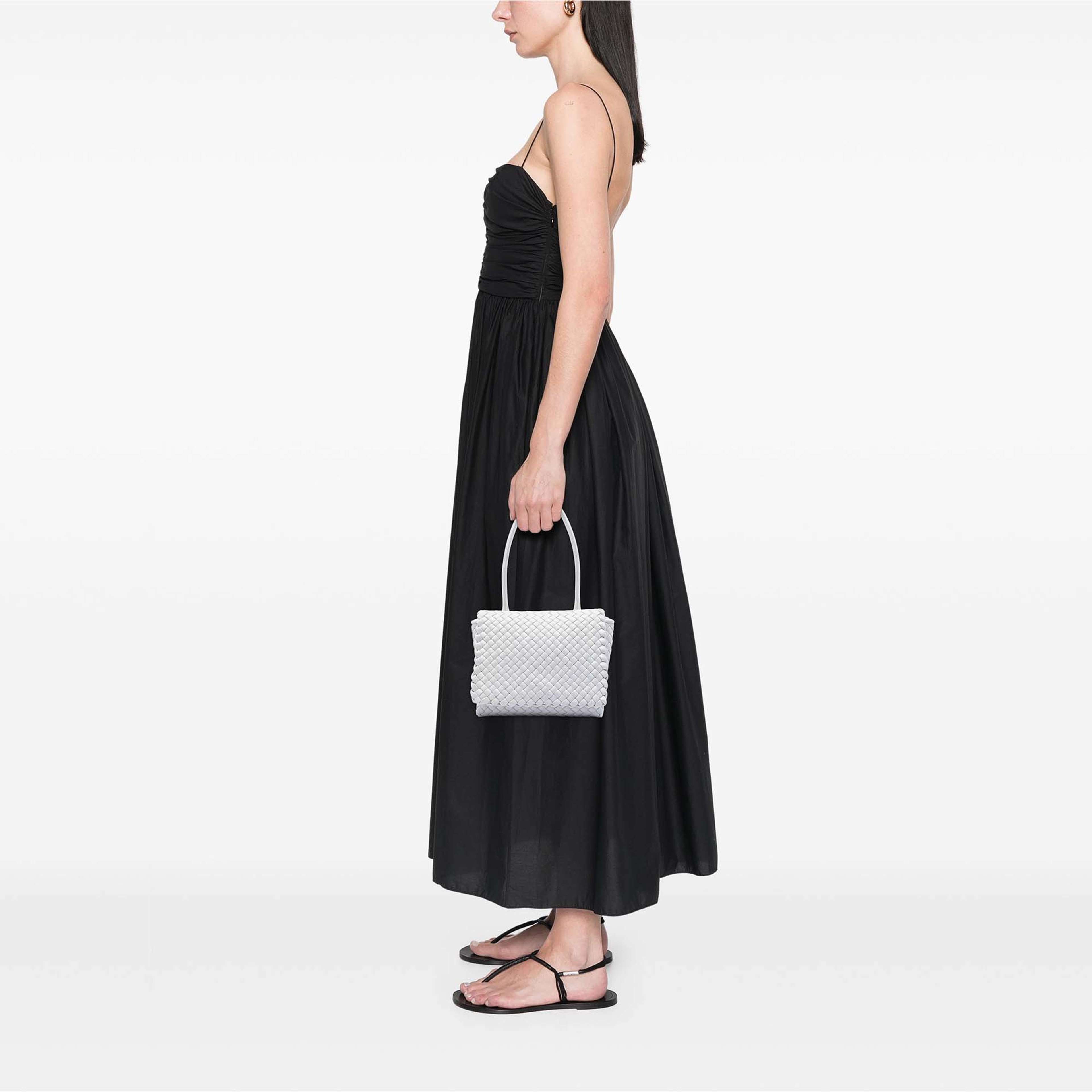Bottega Veneta Nappa Intrecciato Patti Shoulder Bag, från Luxclusif, i färgen vit. Klicka för att öppna bilden i stort format