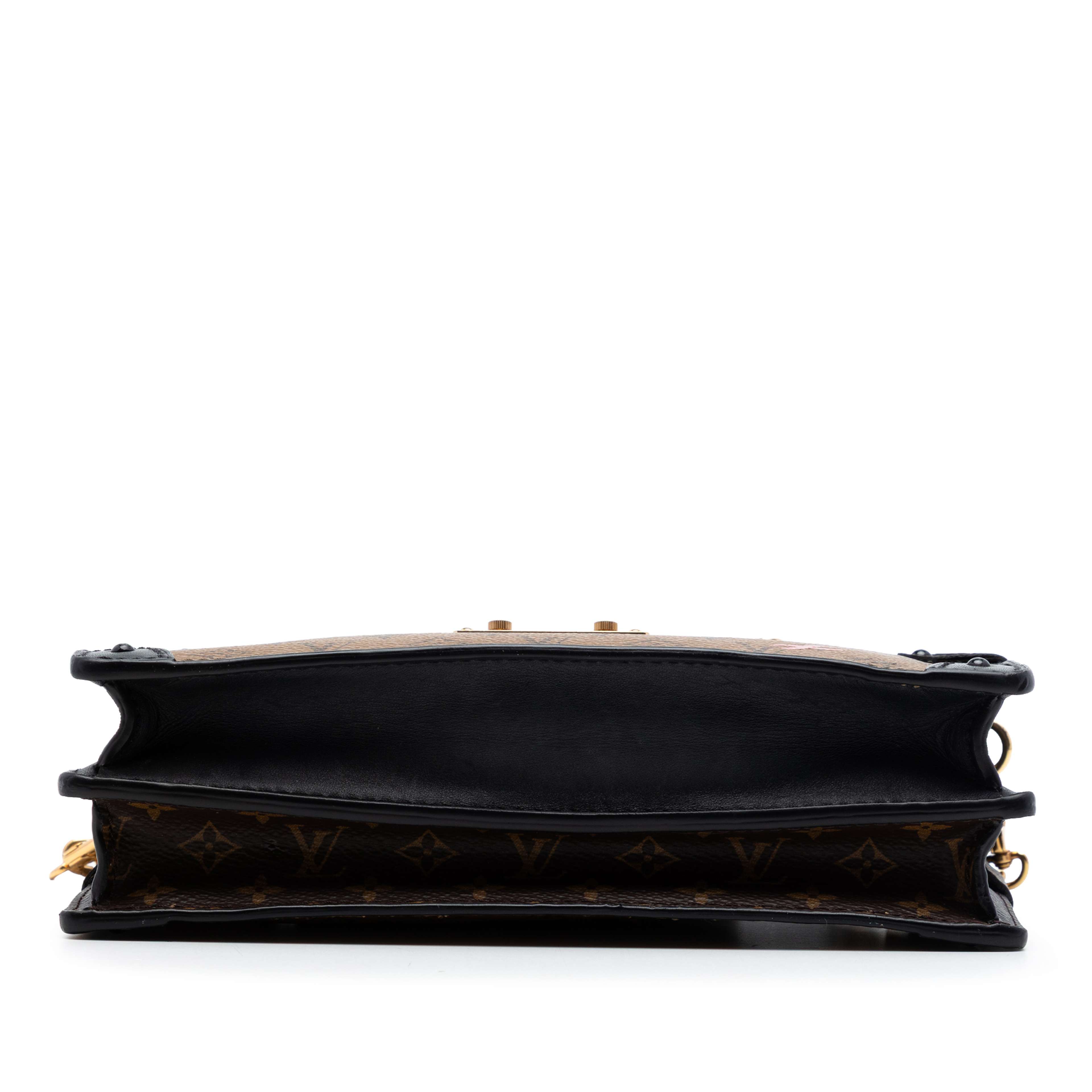 Louis Vuitton Monogram Reverse Trunk Clutch, från Luxclusif, i färgen brun. Klicka för att öppna bilden i stort format