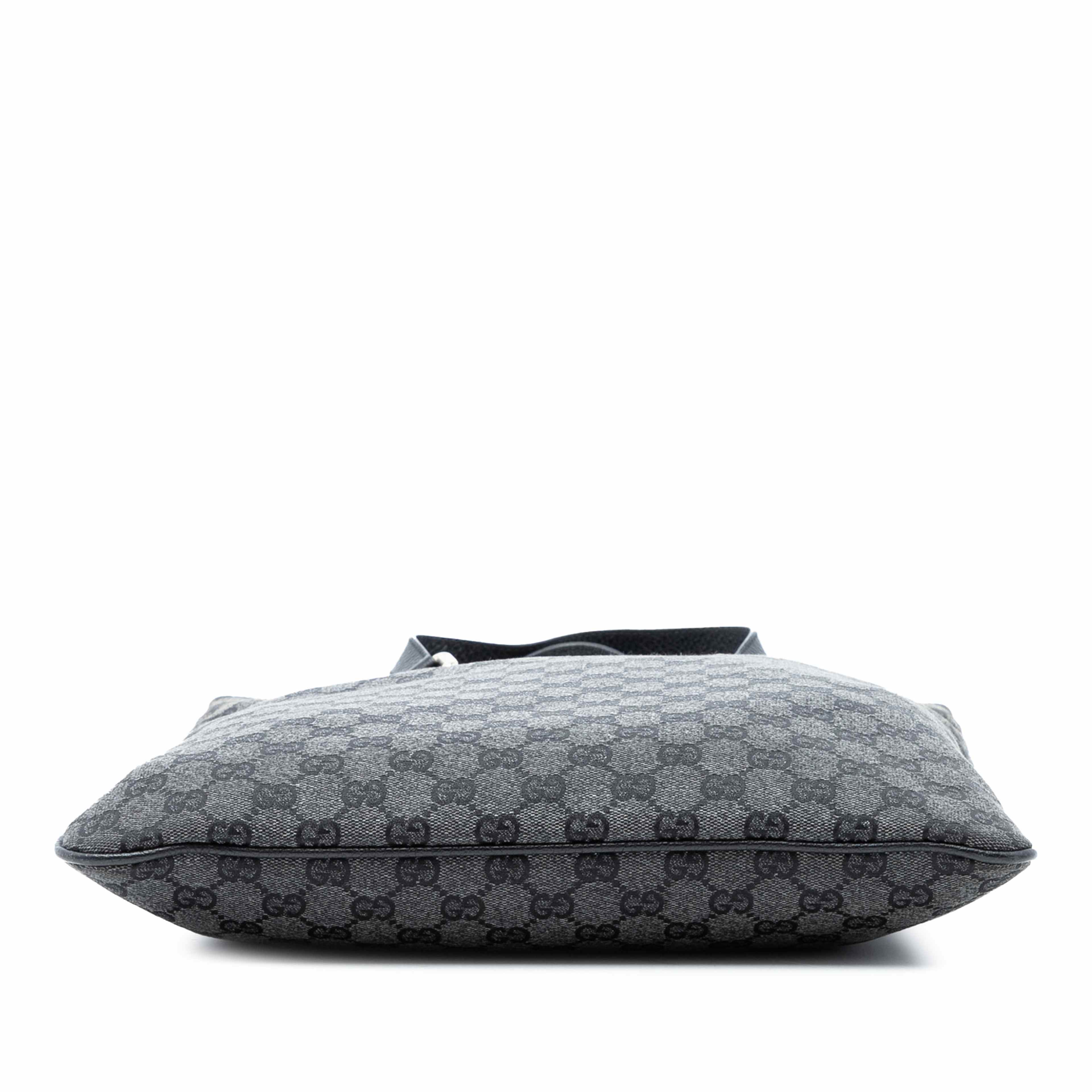 Gucci Gg Canvas Tote, från Luxclusif, i färgen grå. Klicka för att öppna bilden i stort format