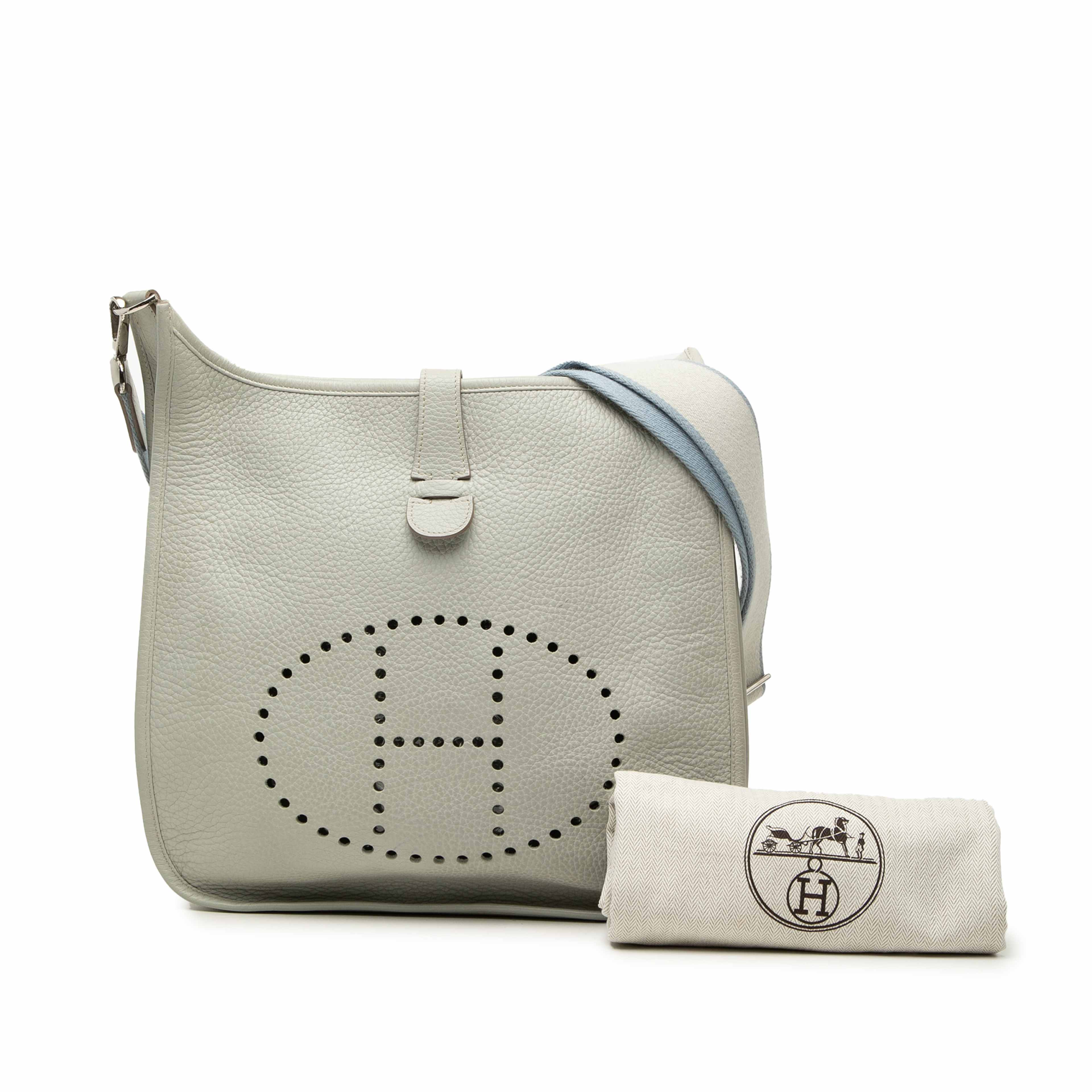 Hermès Clemence Evelyn Iii 33, från Luxclusif, i färgen grå. Klicka för att öppna bilden i stort format
