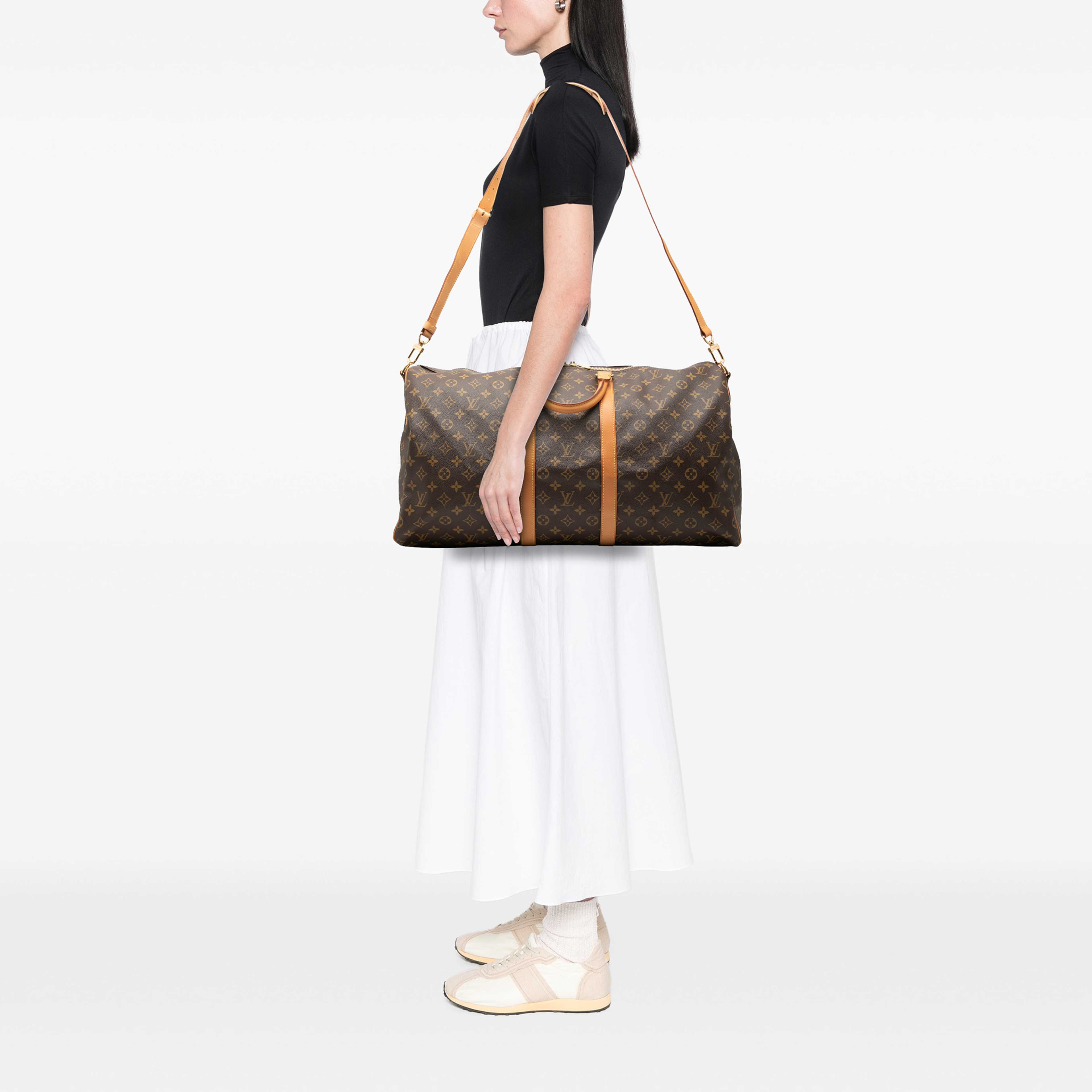 Louis Vuitton Monogram Keepall Bandouliere 55, från Luxclusif, i färgen brun. Klicka för att öppna bilden i stort format