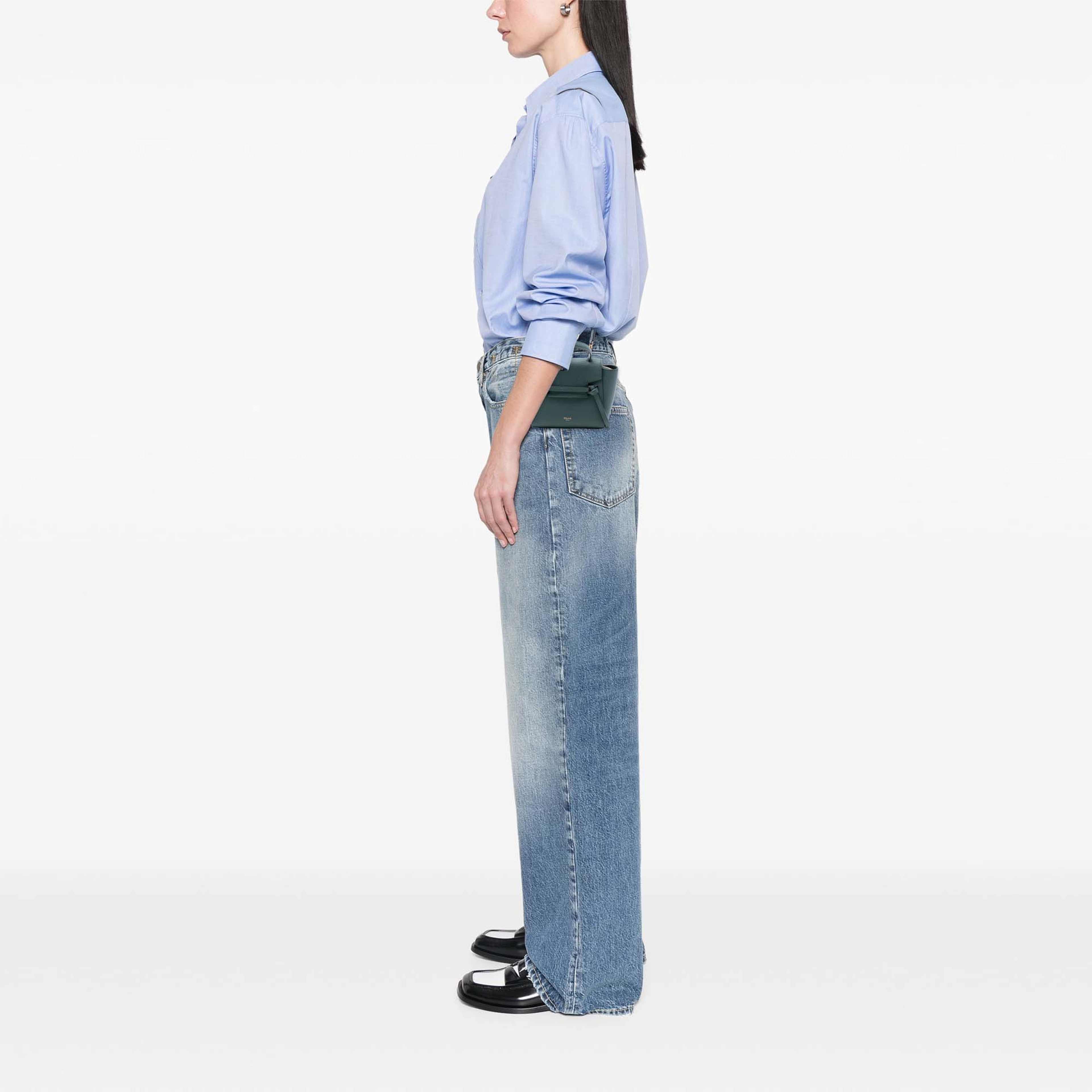 Celine Pico Grained Calfskin Belt Bag, från Luxclusif, i färgen grön. Klicka för att öppna bilden i stort format