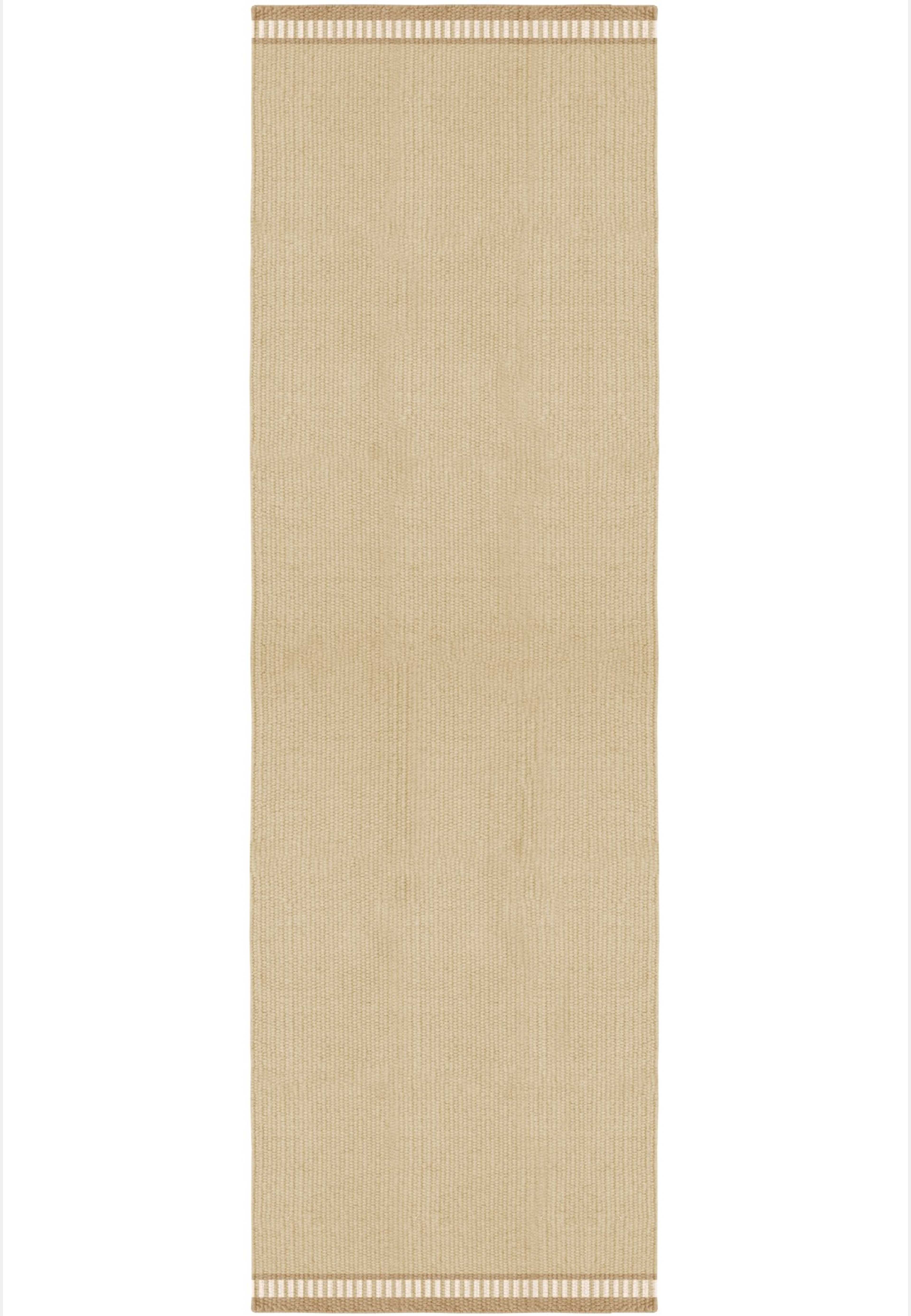 Rollakan Solid Mariegold, från Layered, i färgen marigold. Klicka för att öppna bilden i stort format