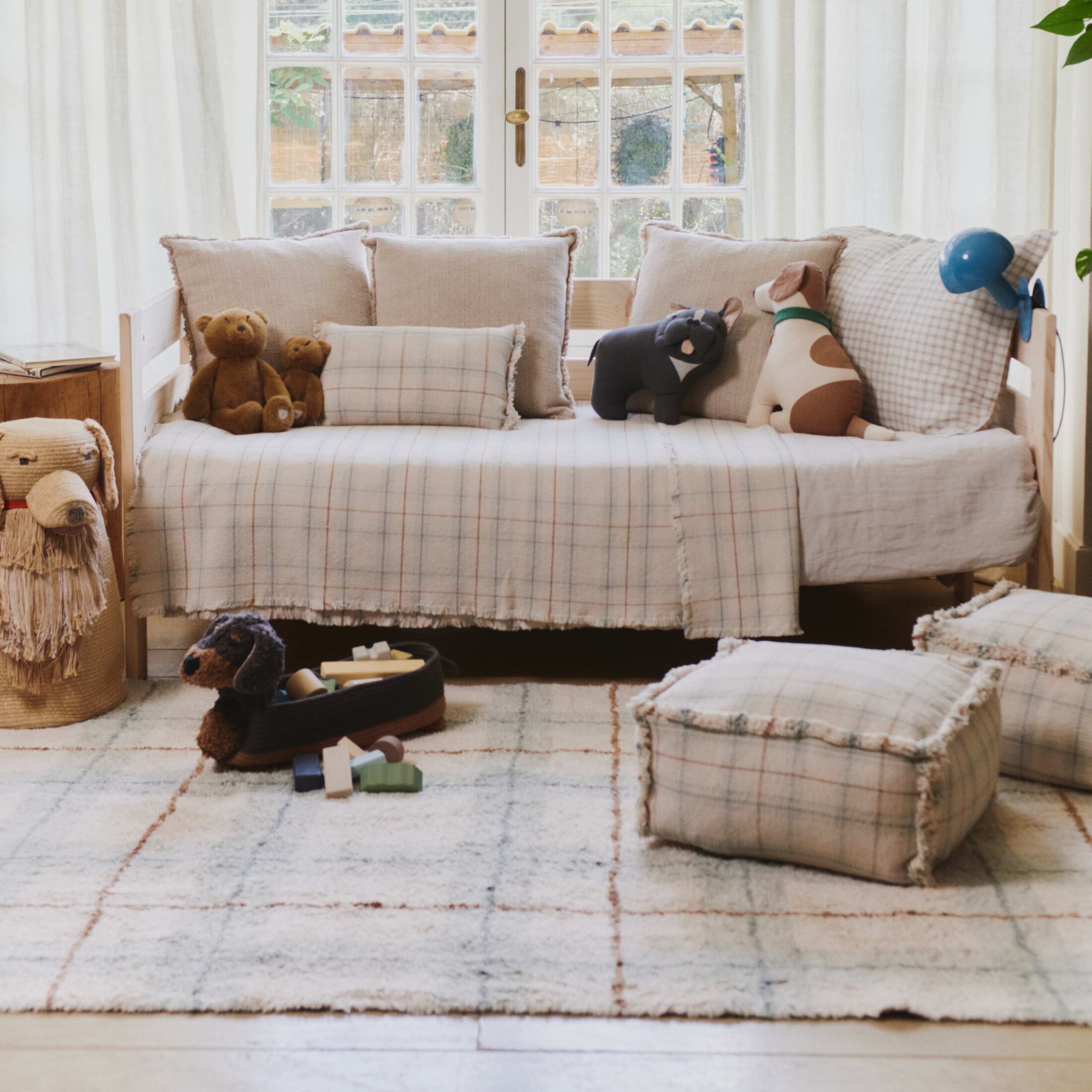 Tvättbar Matta Tartan, från LORENA CANALS, i färgen naturlig, blå salvia, vintageblå, ockra. Klicka för att öppna bilden i stort format