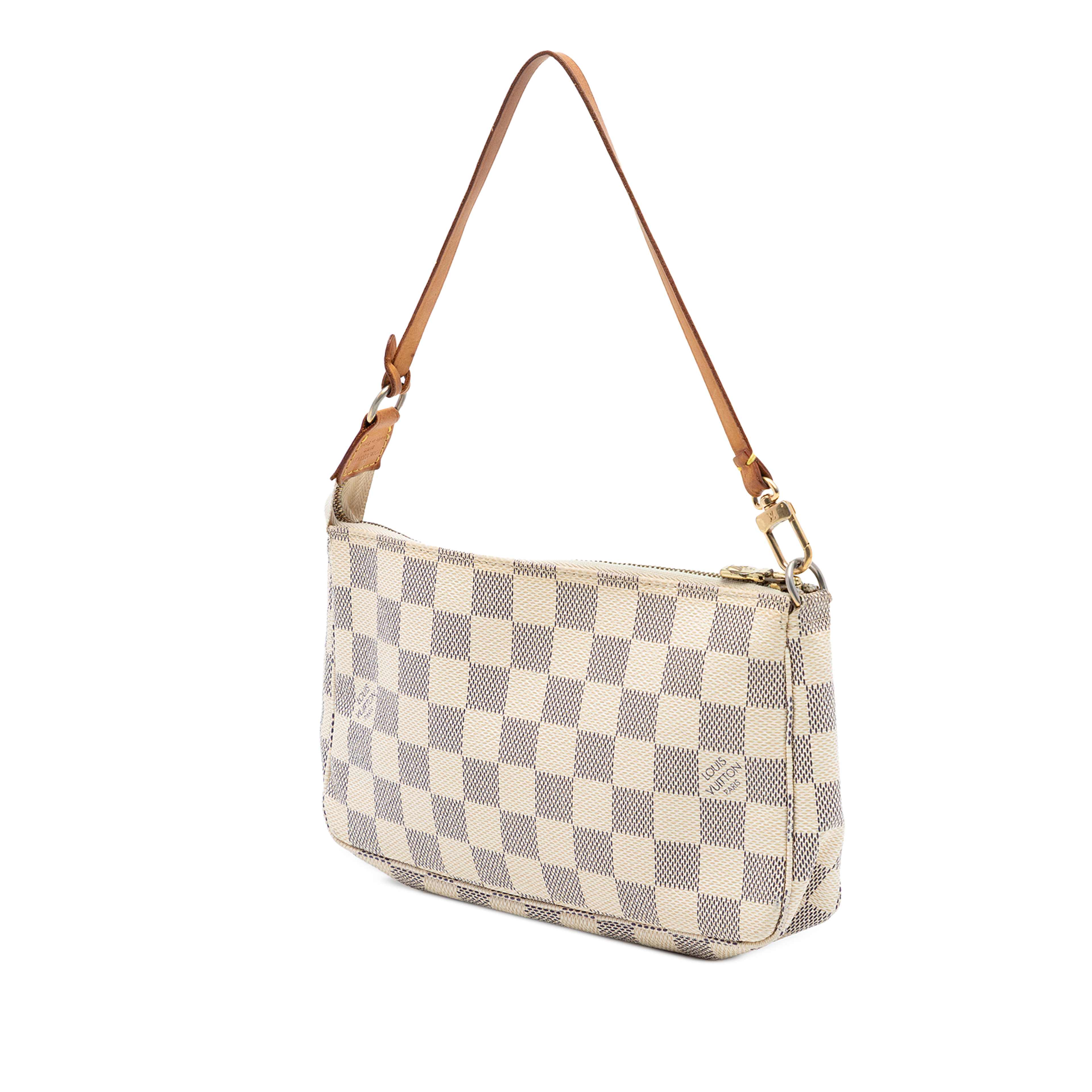 Louis Vuitton Damier Azur Pochette Accessoires, från Luxclusif, i färgen vit. Klicka för att öppna bilden i stort format