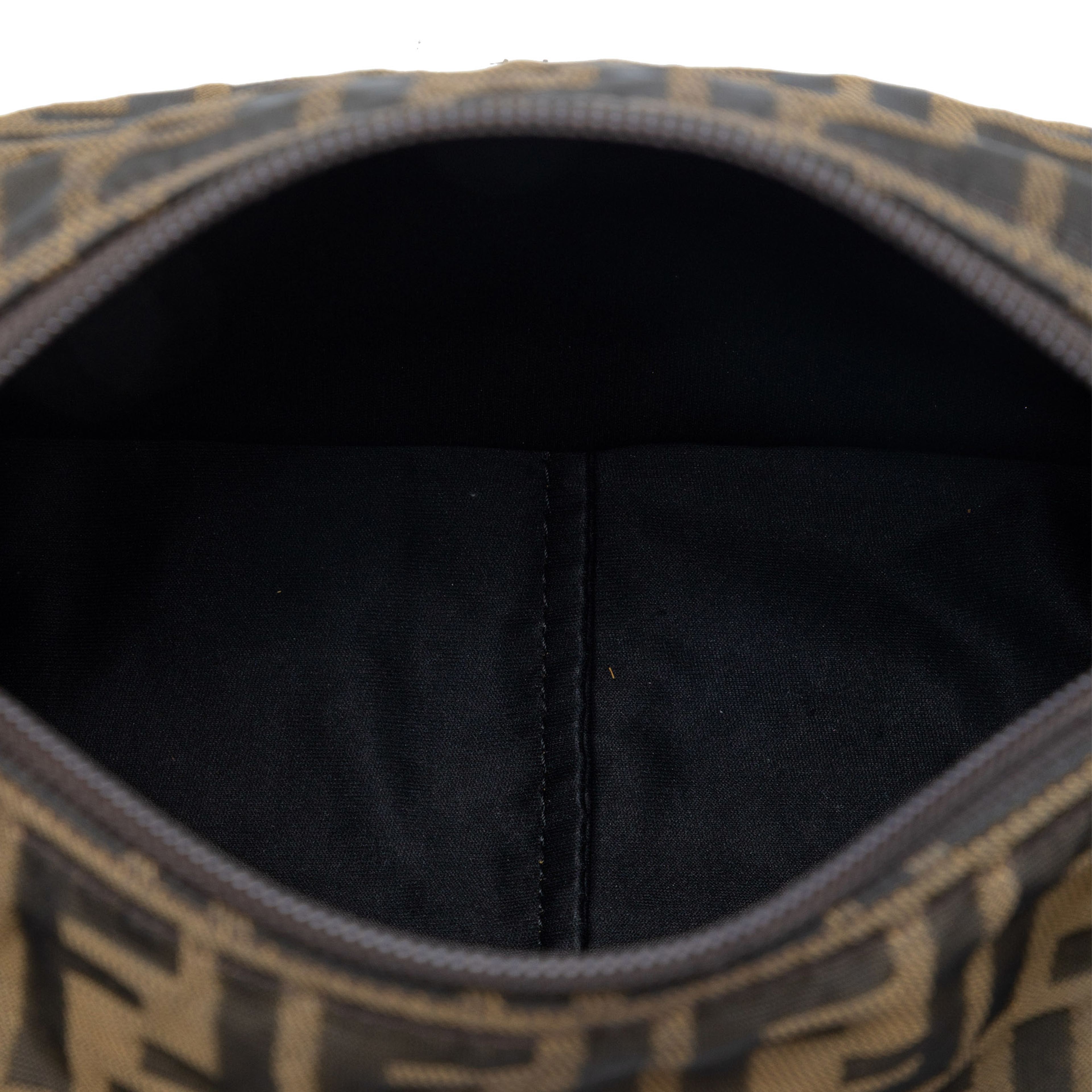 Fendi Zucca Canvas Crossbody, från Luxclusif, i färgen brown. Klicka för att öppna bilden i stort format
