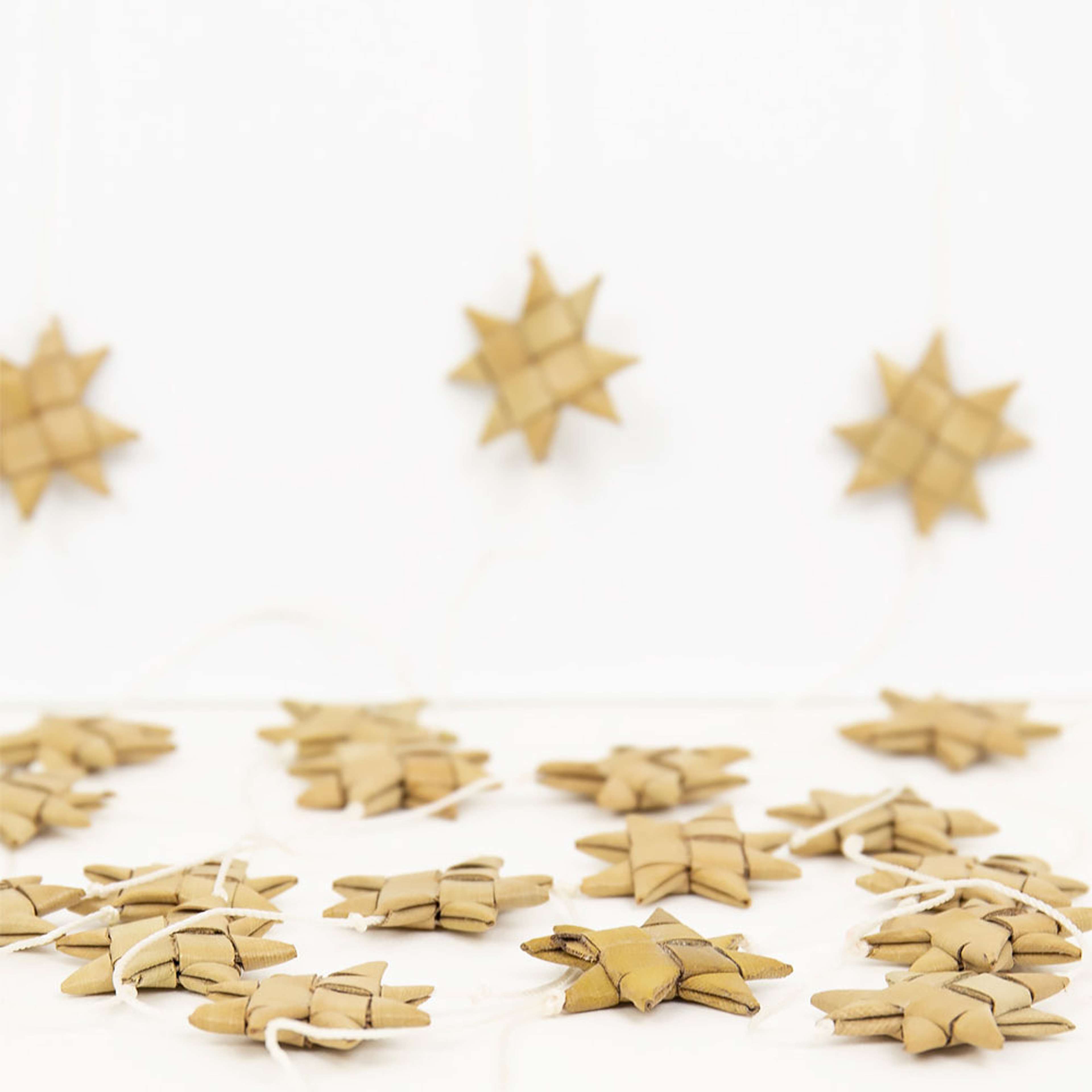 Girlang, Stjärnor Stars On A String, från A World of Craft. Klicka för att öppna bilden i stort format