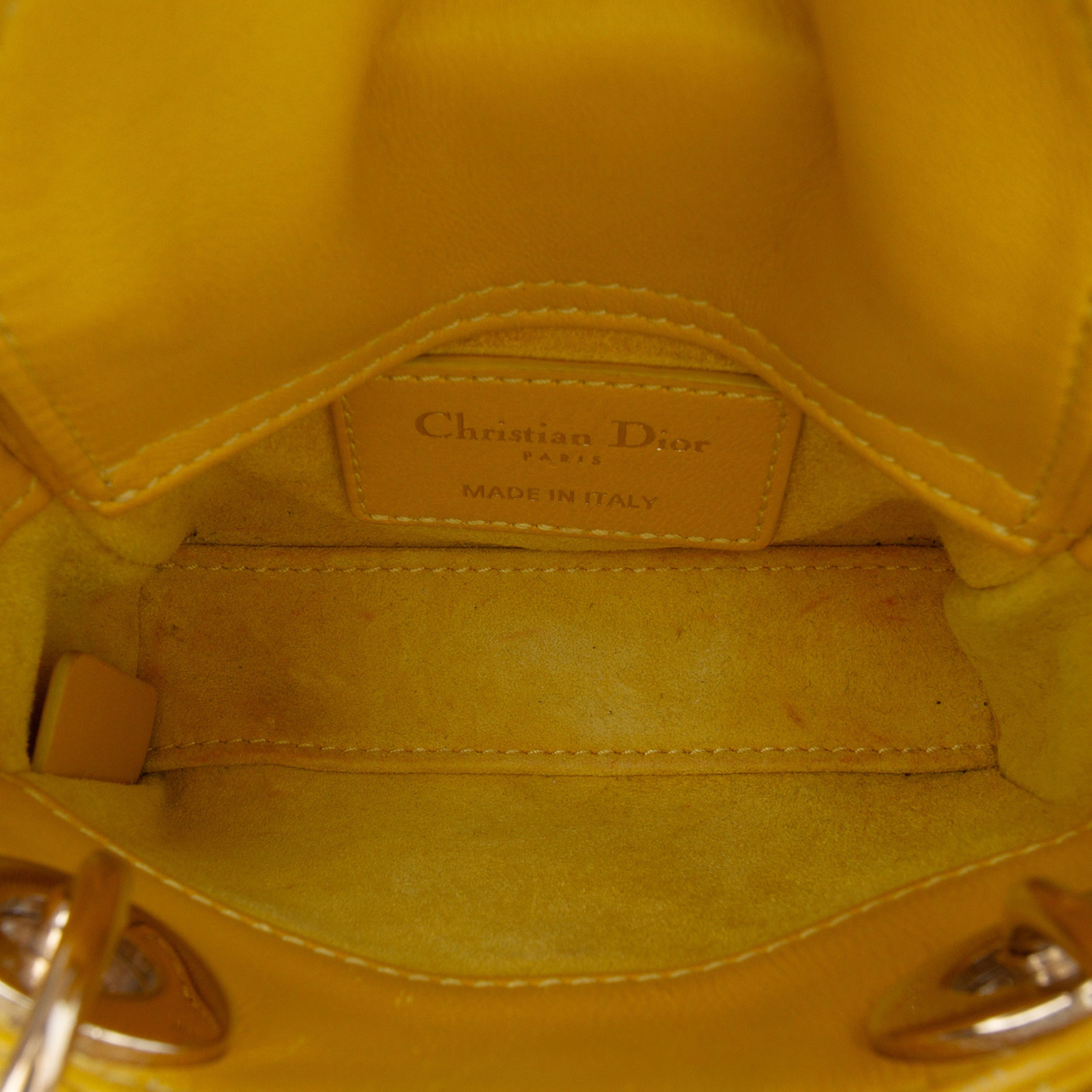 Dior Micro Lambskin Cannage Lady Dior, från Luxclusif, i färgen yellow. Klicka för att öppna bilden i stort format