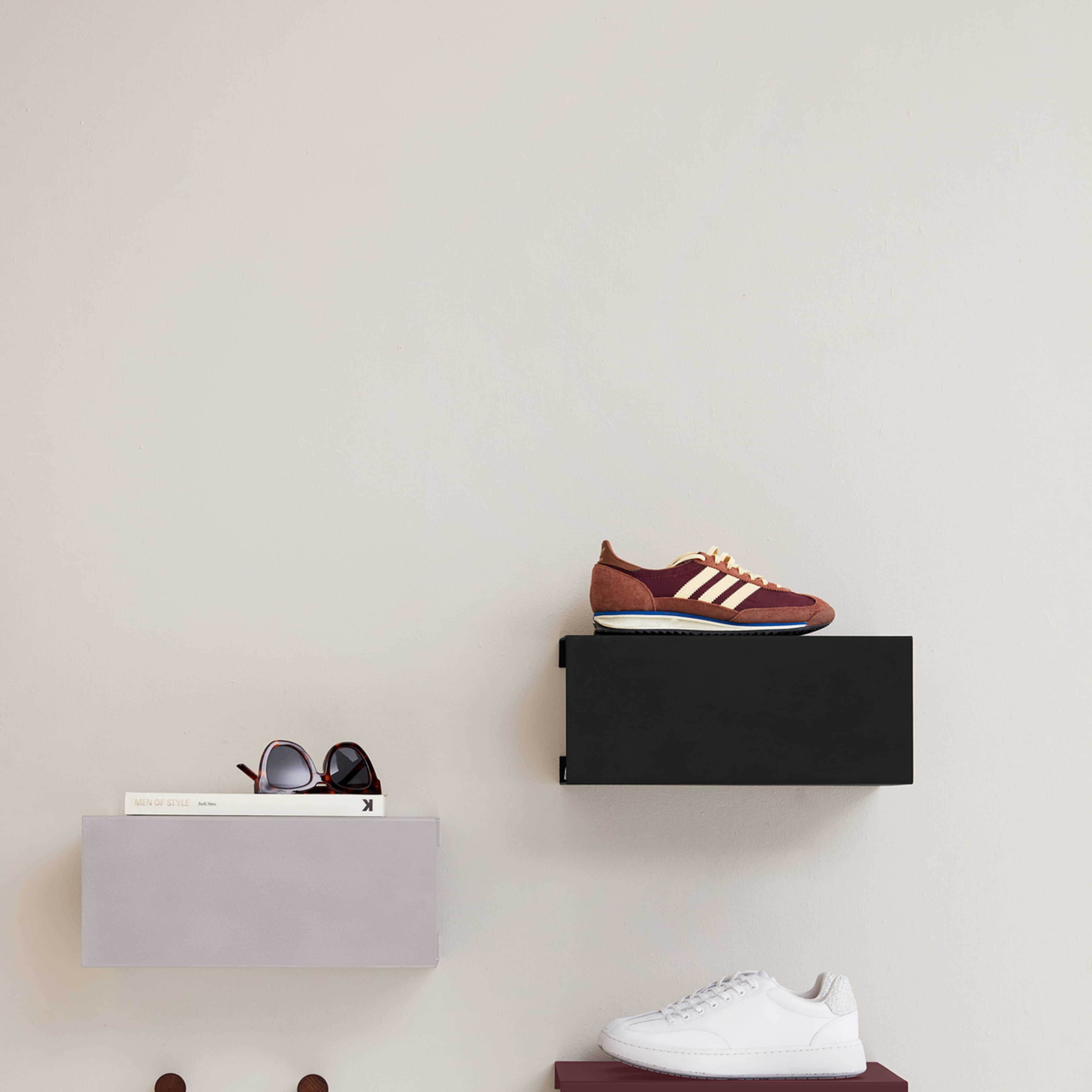 Boxshelf, från ReCollector, i färgen stone silver. Klicka för att öppna bilden i stort format