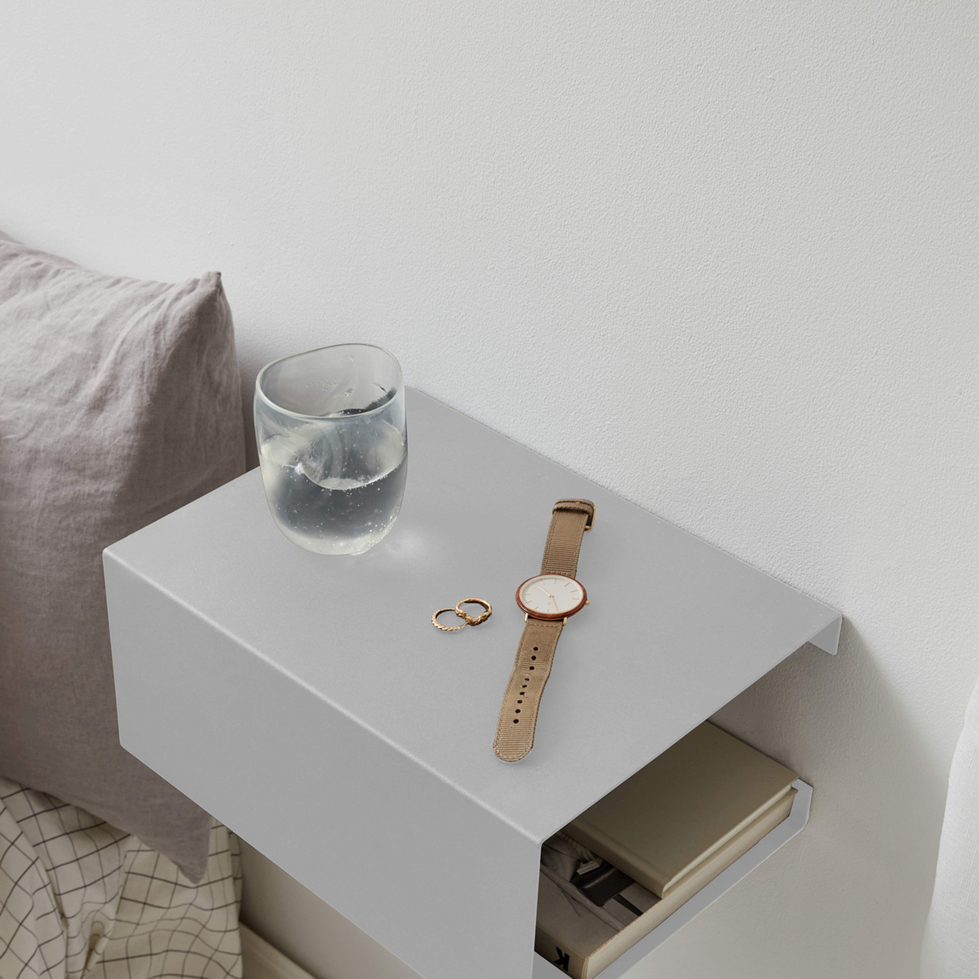 Boxshelf, från ReCollector, i färgen stone silver. Klicka för att öppna bilden i stort format