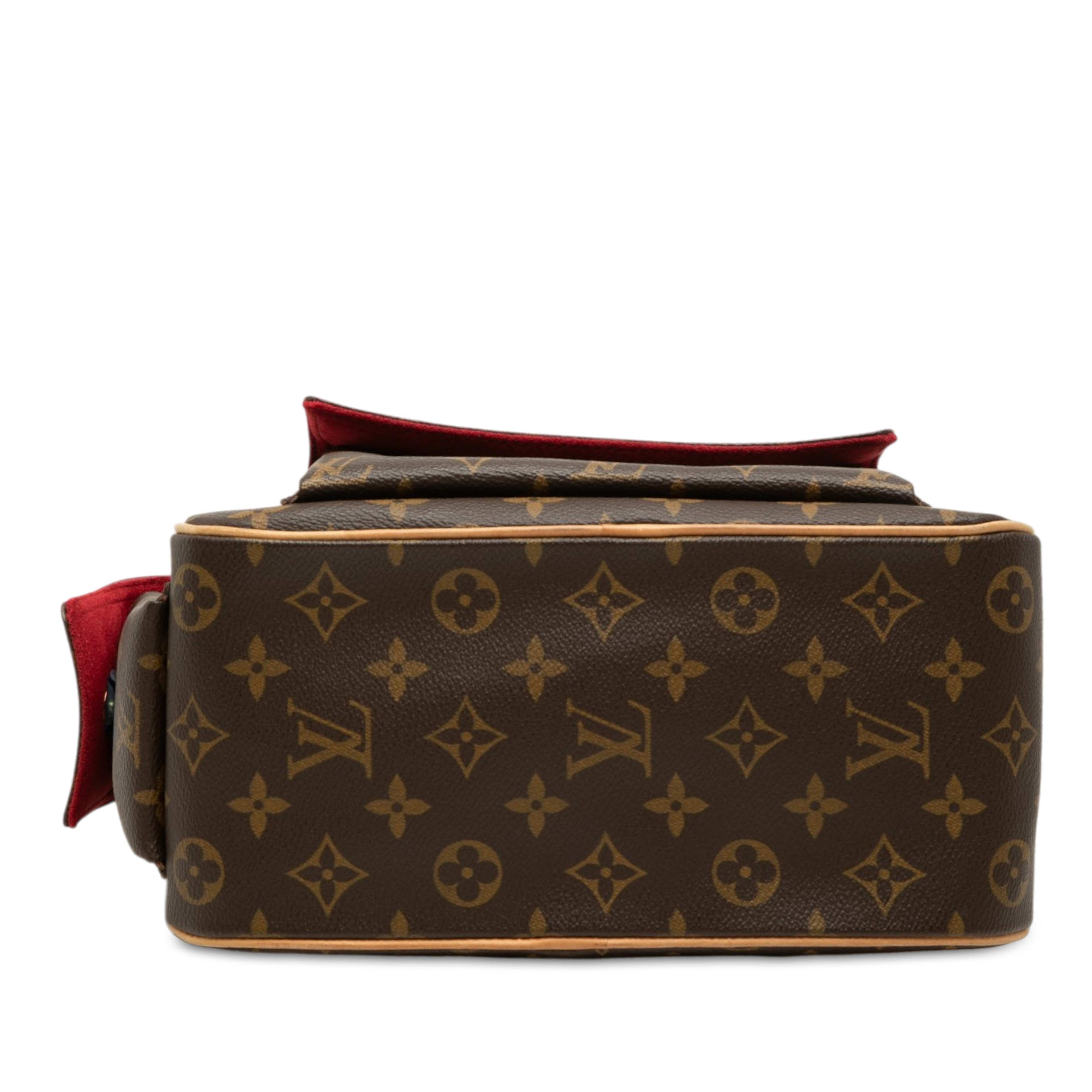 Louis Vuitton Monogram Excentri Cite, från Luxclusif, i färgen brun. Klicka för att öppna bilden i stort format