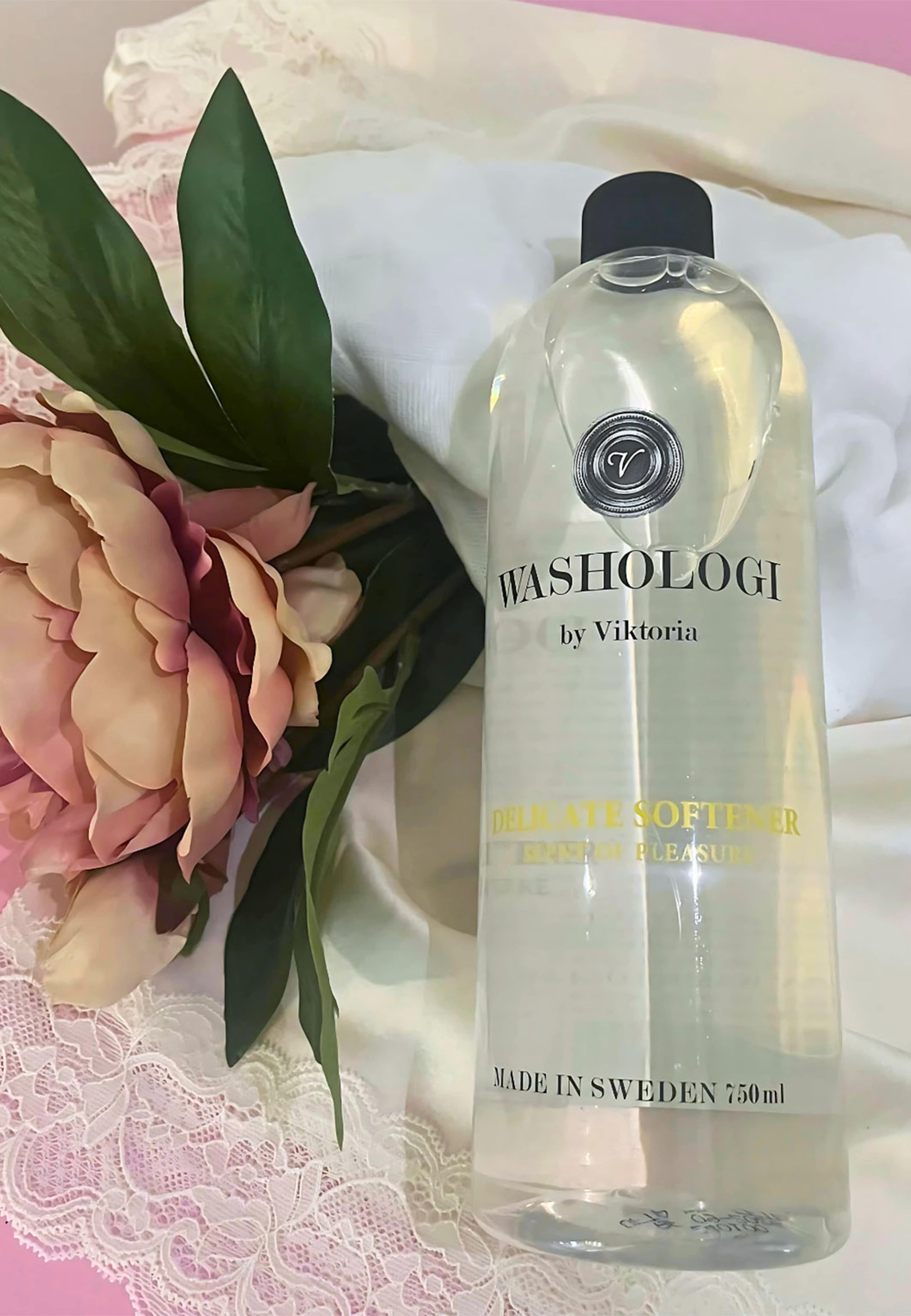 Mjukmedel 750 ml, från Washologi, i färgen Fin Transparent. Klicka för att öppna bilden i stort format