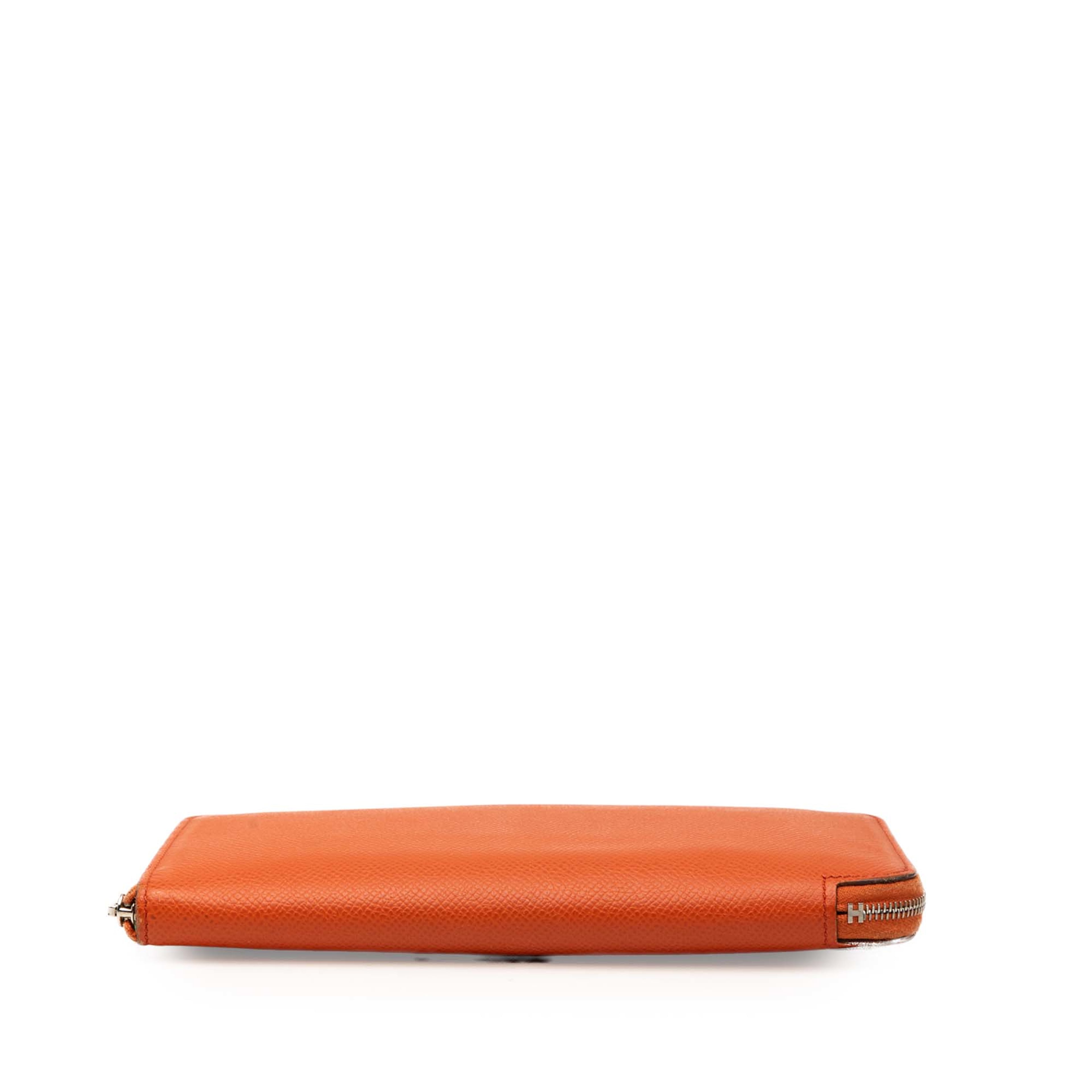 Hermès Epsom Silk In Classique Long Wallet, från Luxclusif, i färgen orange. Klicka för att öppna bilden i stort format