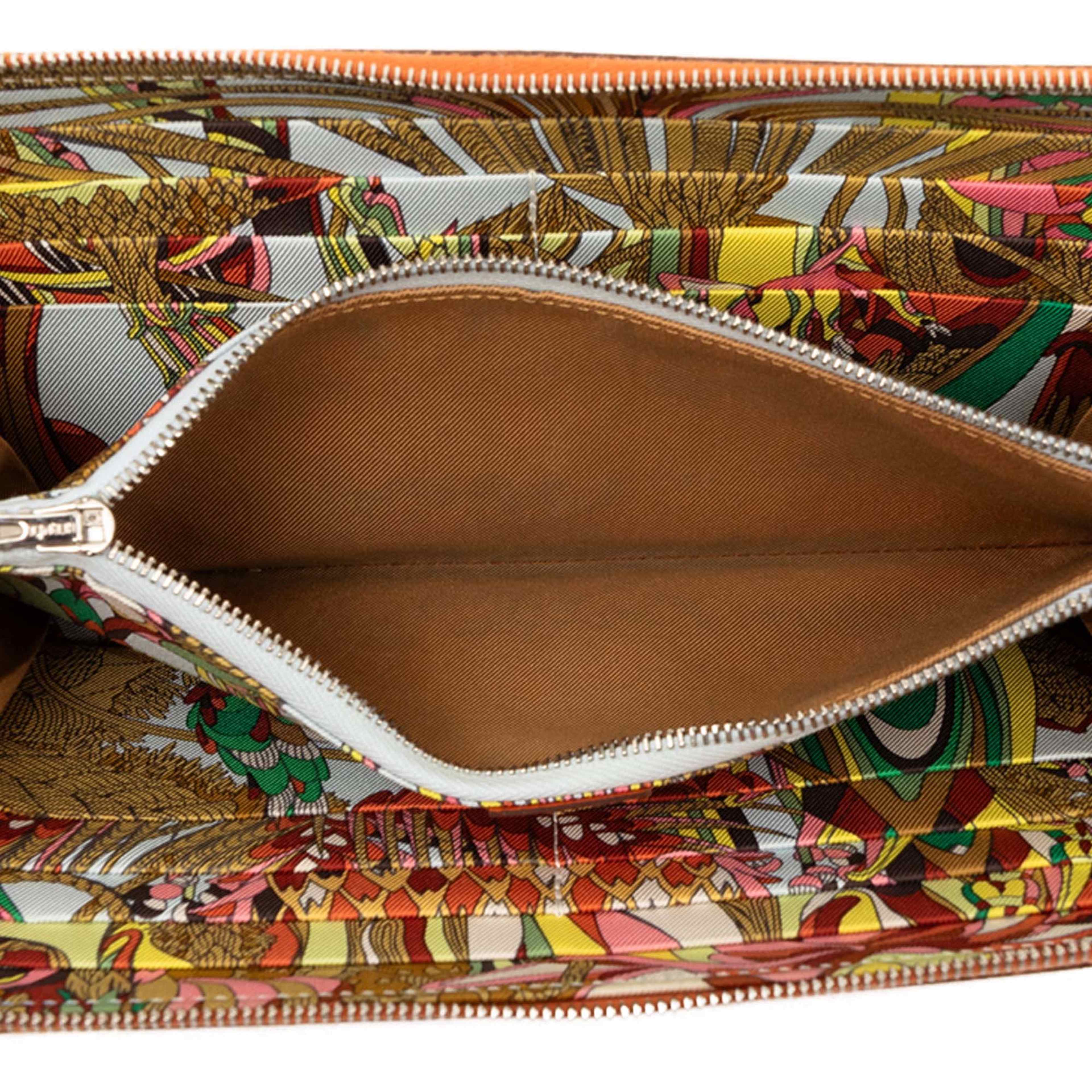 Hermès Epsom Silk In Classique Long Wallet, från Luxclusif, i färgen dark orange. Klicka för att öppna bilden i stort format