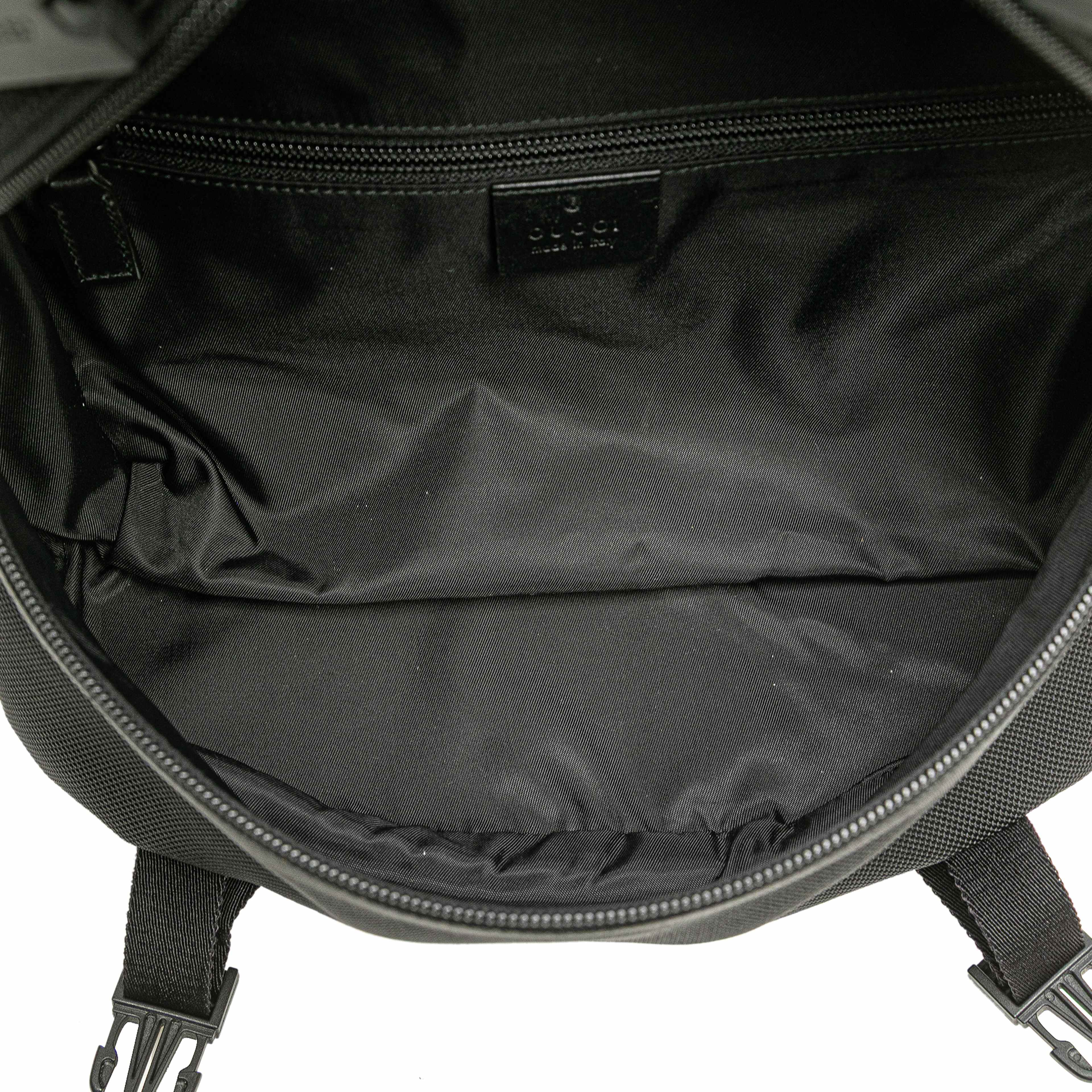 Gucci Techno Canvas Web Belt Bag, från Luxclusif, i färgen black. Klicka för att öppna bilden i stort format