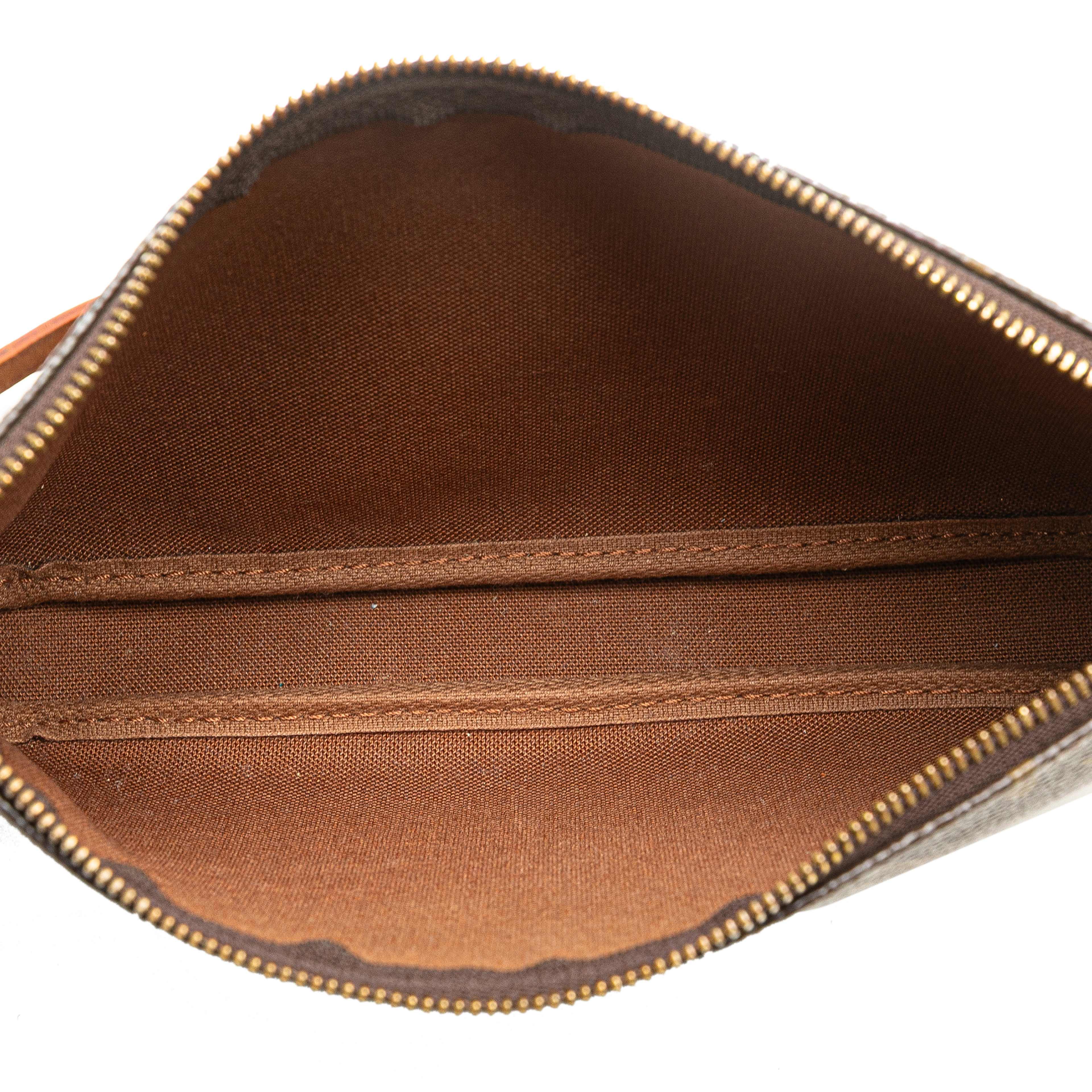 Louis Vuitton Monogram Pochette Accessoires, från Luxclusif, i färgen brown. Klicka för att öppna bilden i stort format