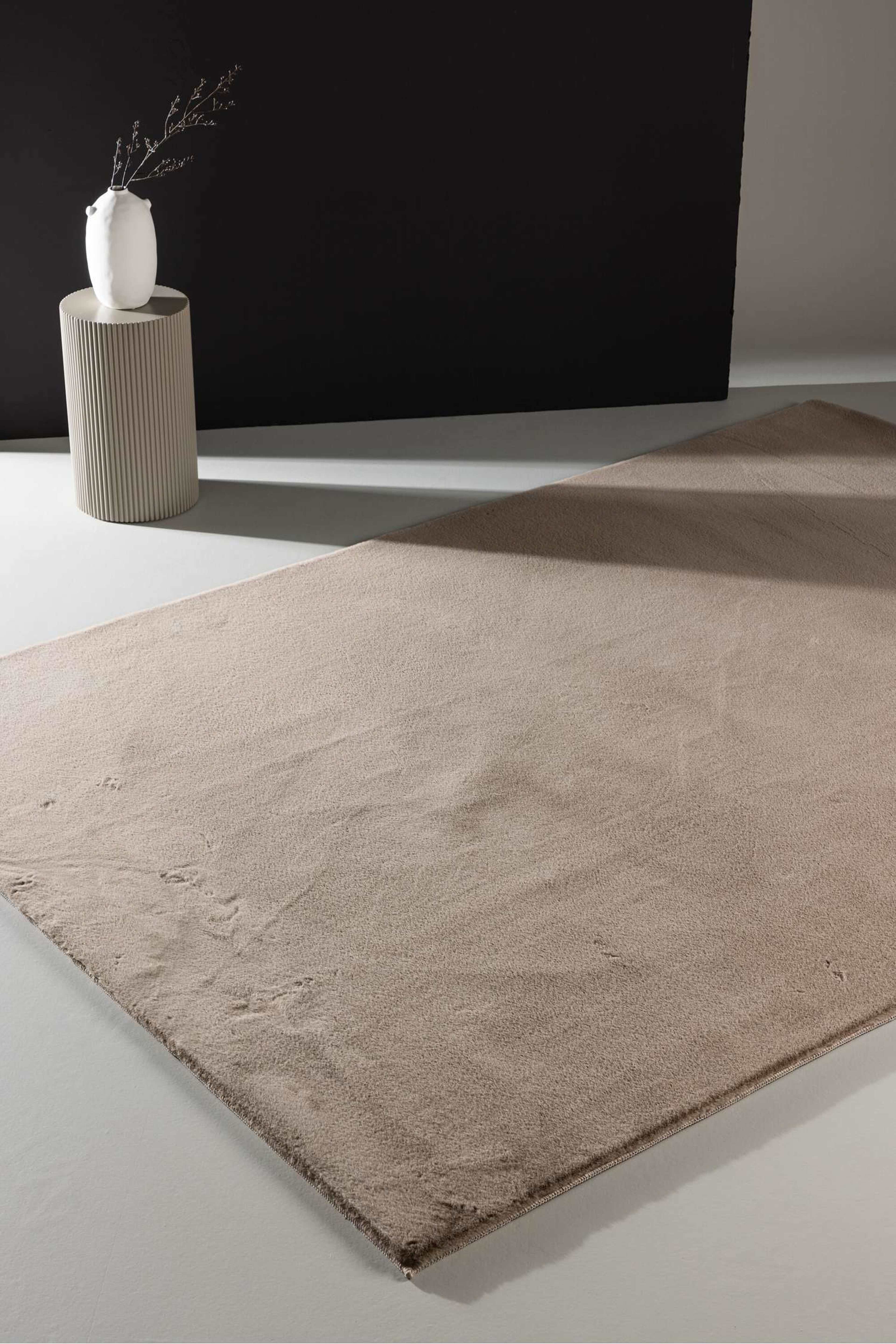 Leni Matta, från Venture Home, i färgen beige. Klicka för att öppna bilden i stort format