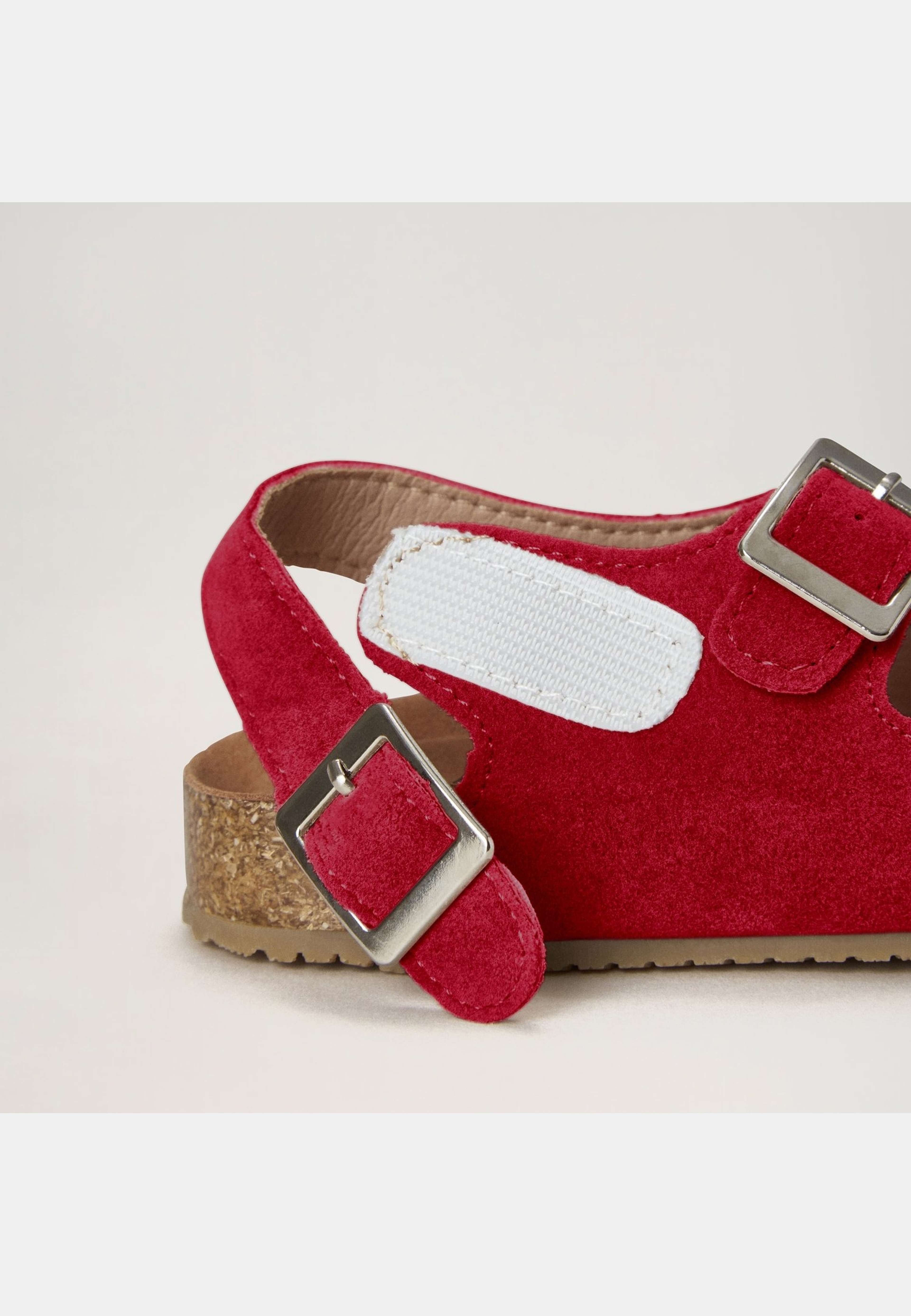 Vacay Sandal, från BabyMocs, i färgen red - new!. Klicka för att öppna bilden i stort format