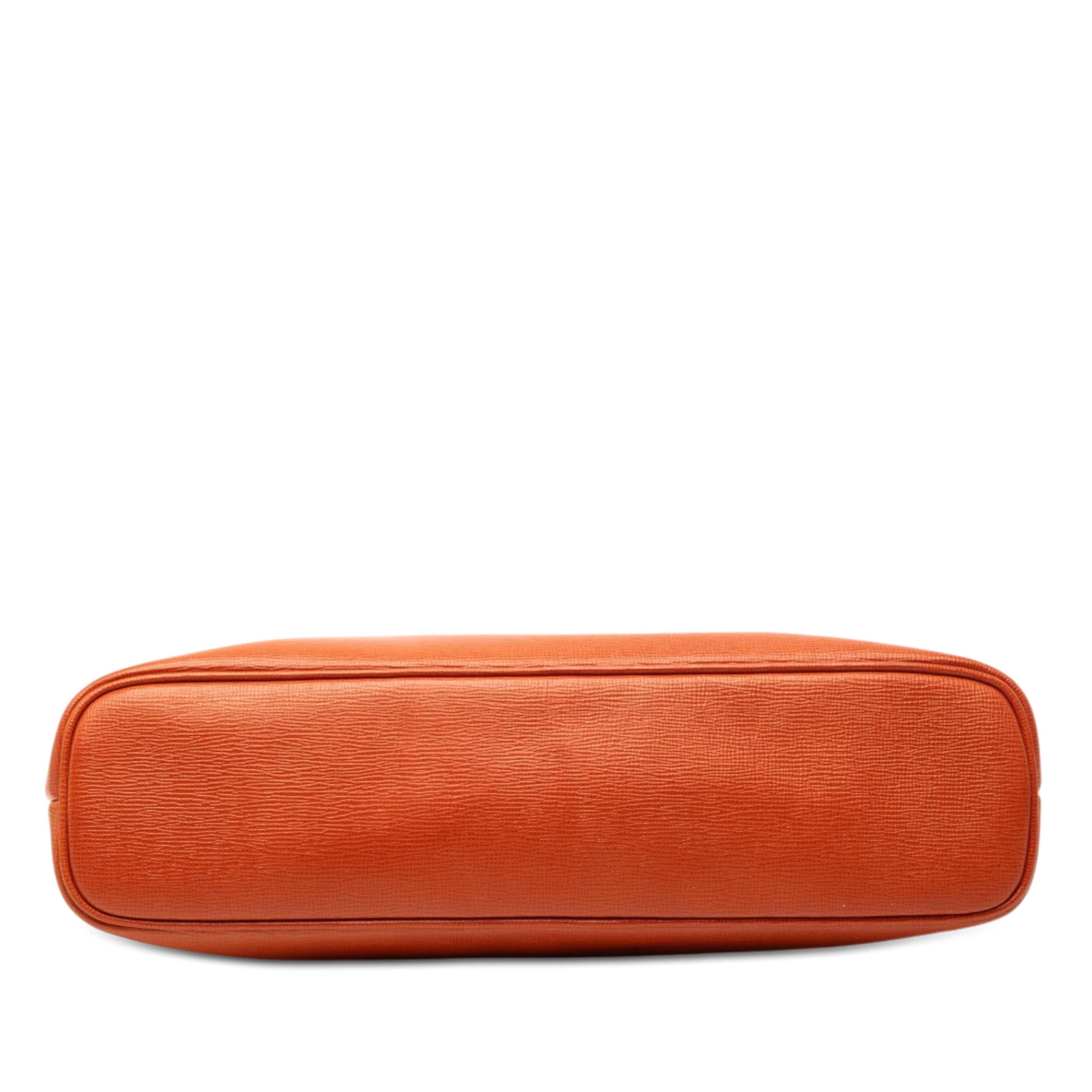Burberry Leather Tote, från Luxclusif, i färgen dark orange. Klicka för att öppna bilden i stort format