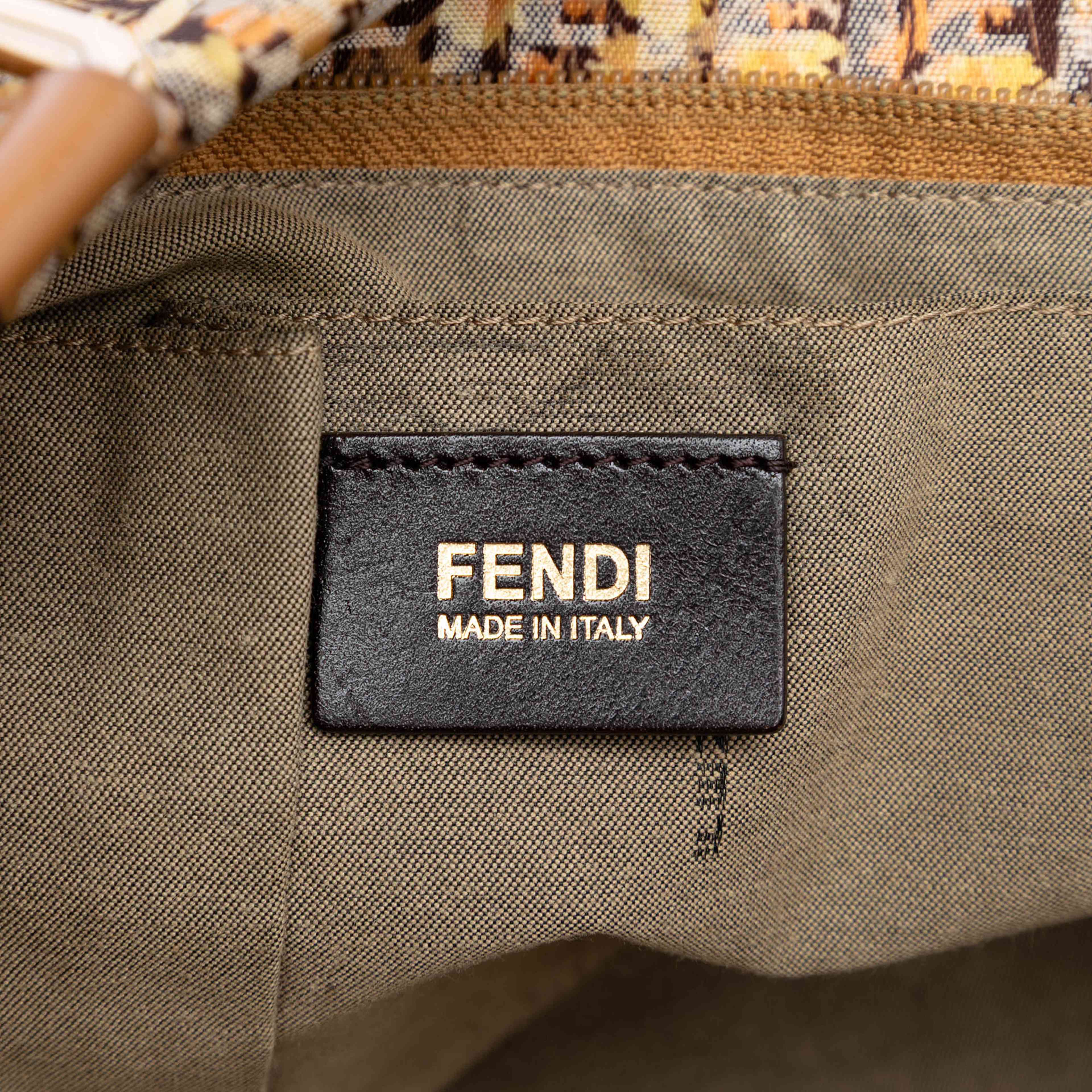 Fendi Zucchino Canvas Floral Superstar Tote, från Luxclusif, i färgen pink. Klicka för att öppna bilden i stort format