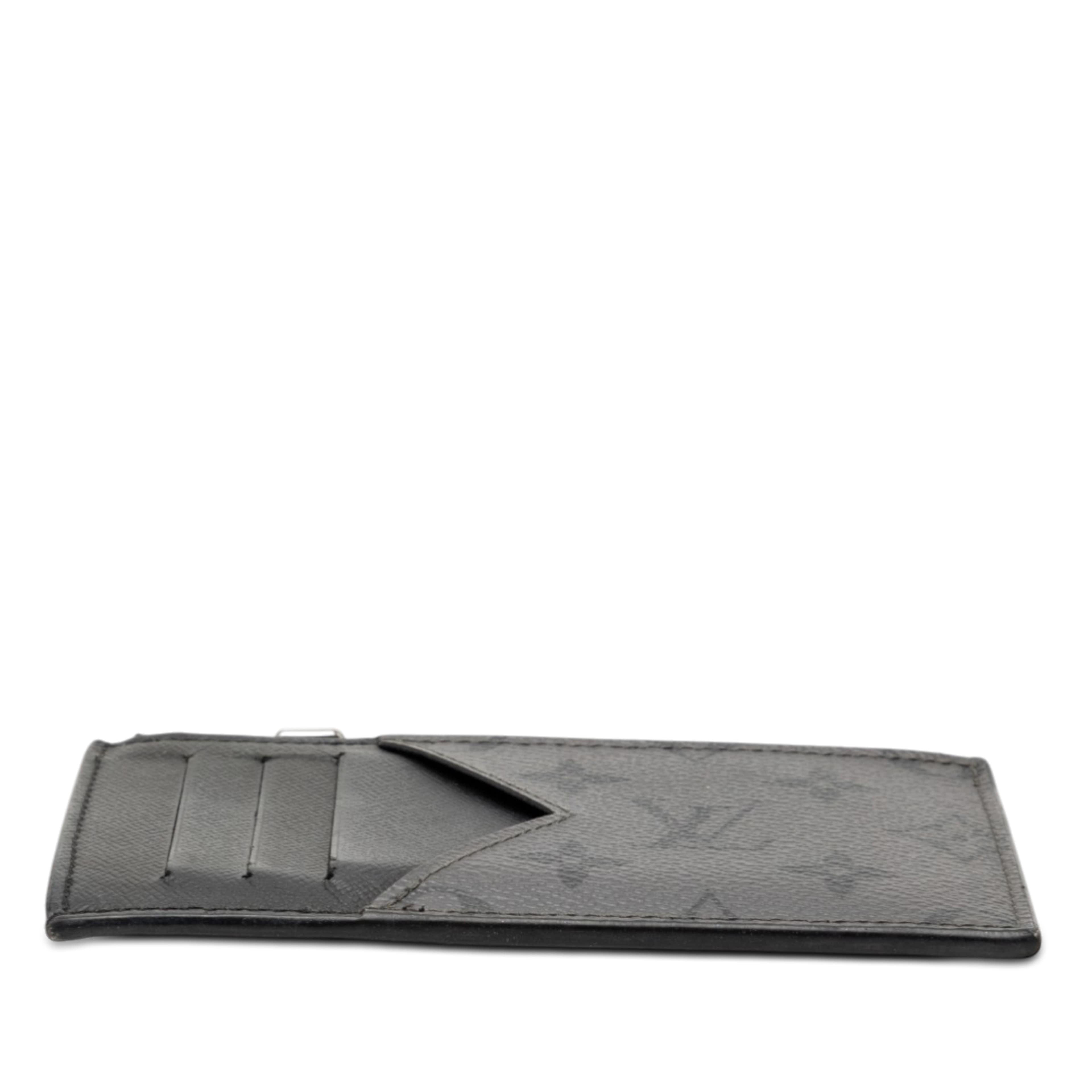 Louis Vuitton Monogram Eclipse Reverse Taigarama Coin Card Holder, från Luxclusif, i färgen black. Klicka för att öppna bilden i stort format