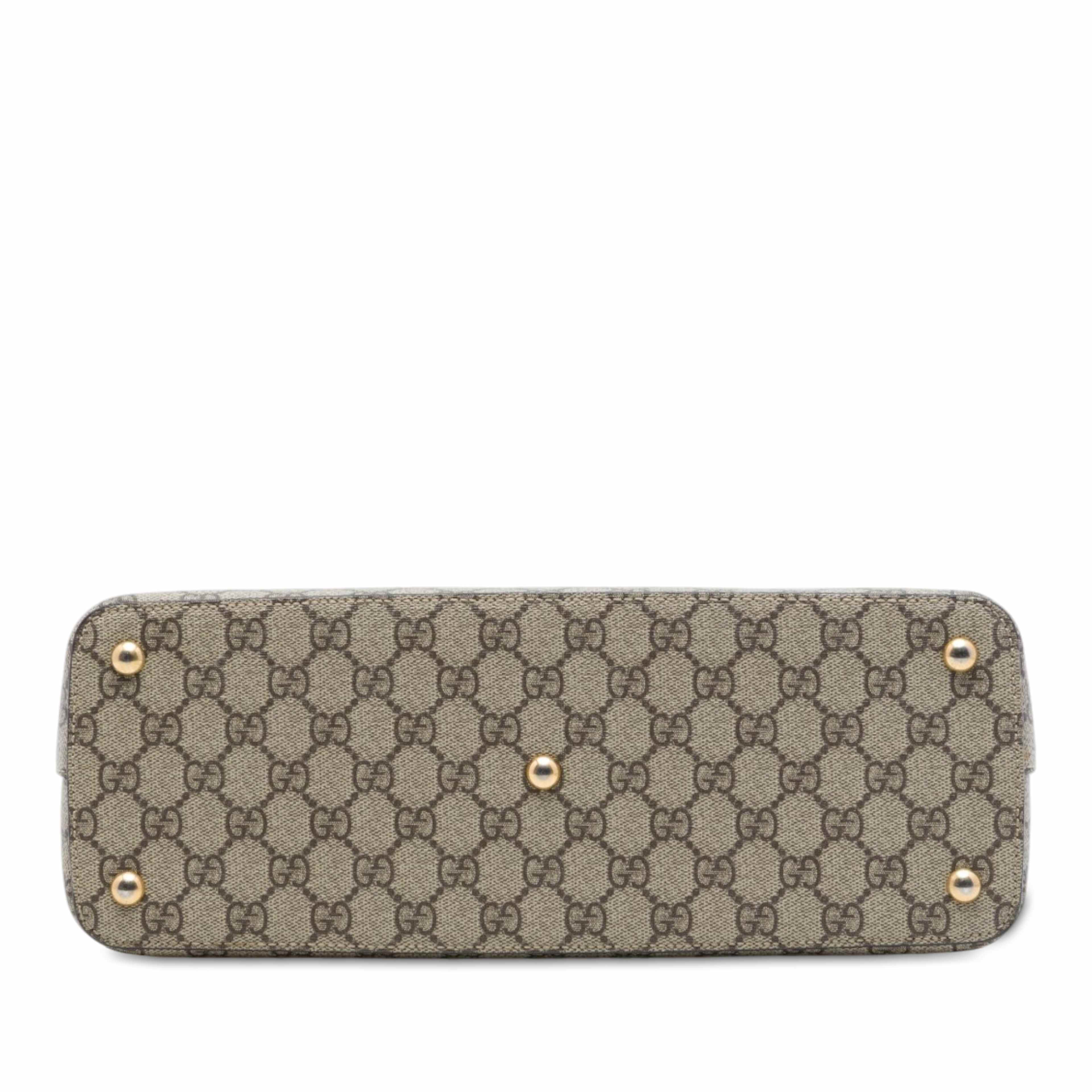 Gucci Gg Supreme Linea A Satchel, från Luxclusif, i färgen beige. Klicka för att öppna bilden i stort format