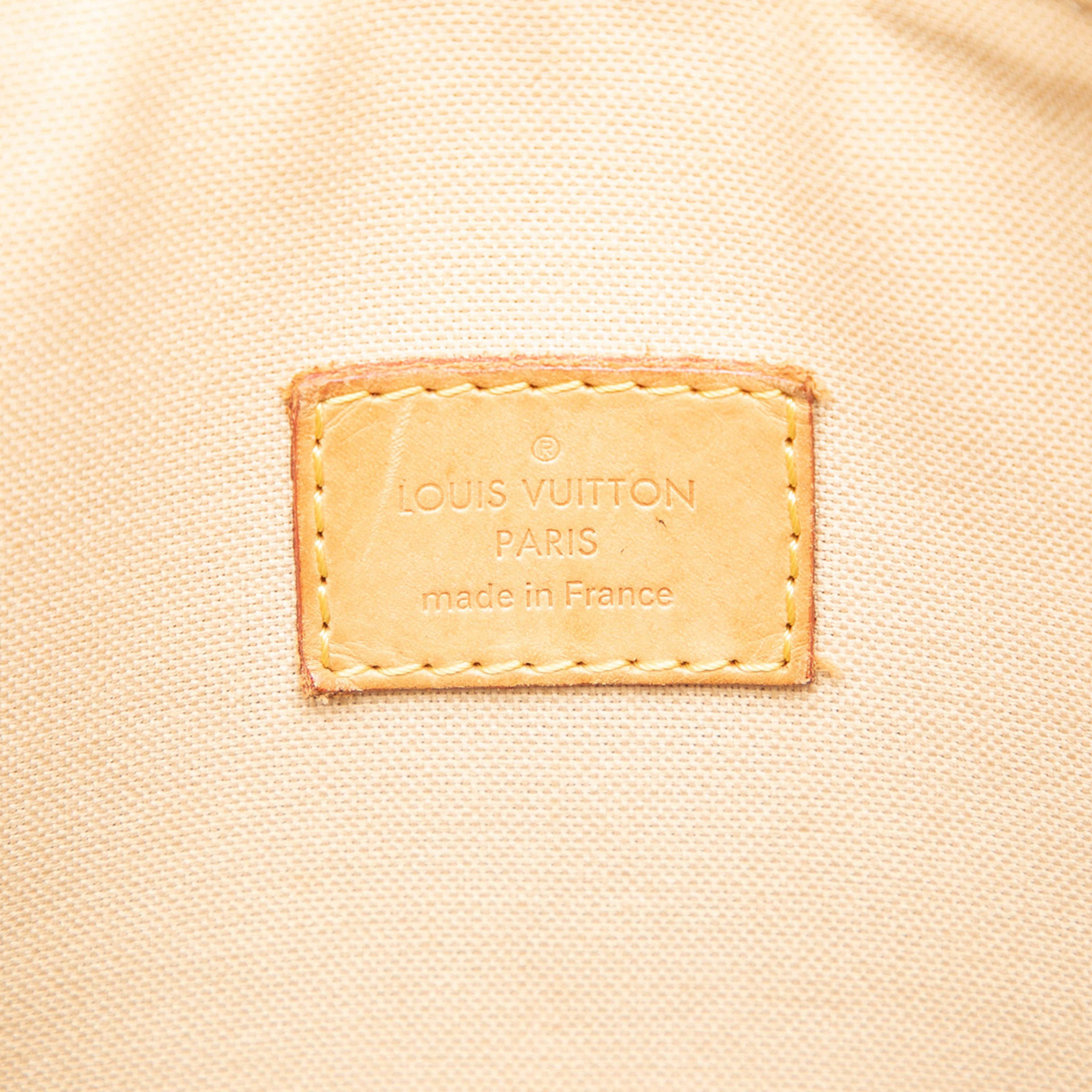 Louis Vuitton Damier Azur Figheri Gm, från Luxclusif, i färgen vit. Klicka för att öppna bilden i stort format