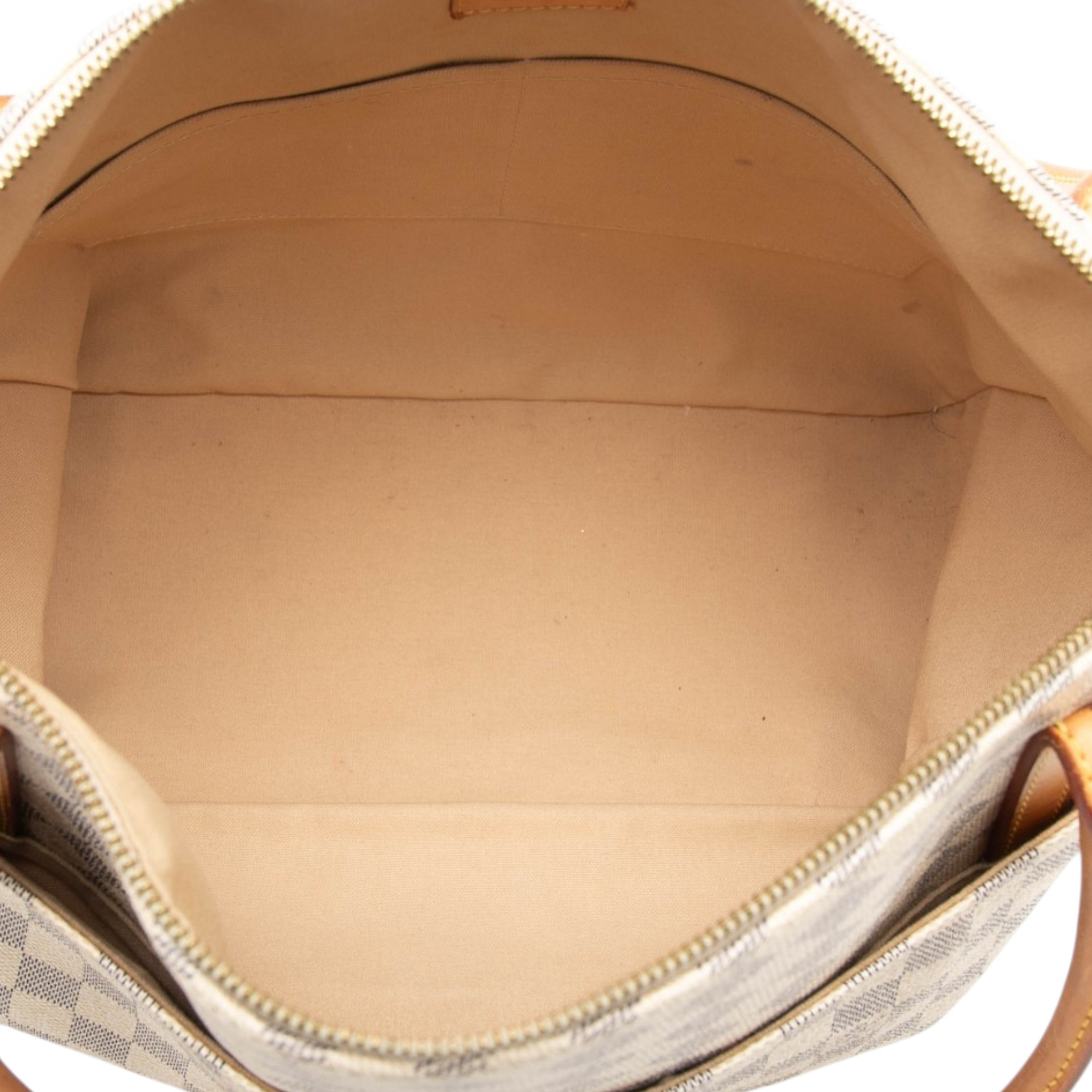 Louis Vuitton Damier Azur Figheri Gm, från Luxclusif, i färgen vit. Klicka för att öppna bilden i stort format
