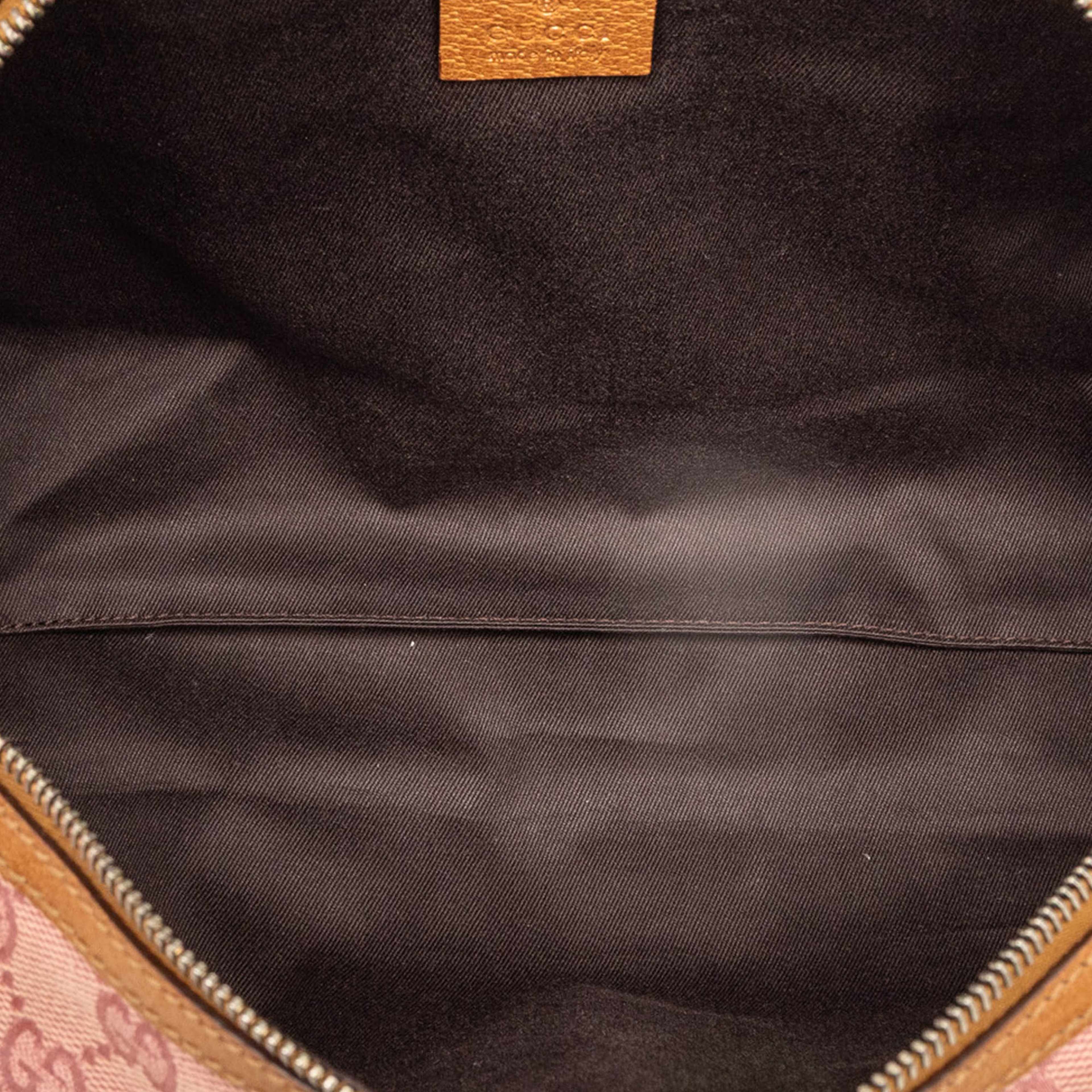 Gucci Gg Canvas Boston Bag, från Luxclusif, i färgen pink. Klicka för att öppna bilden i stort format