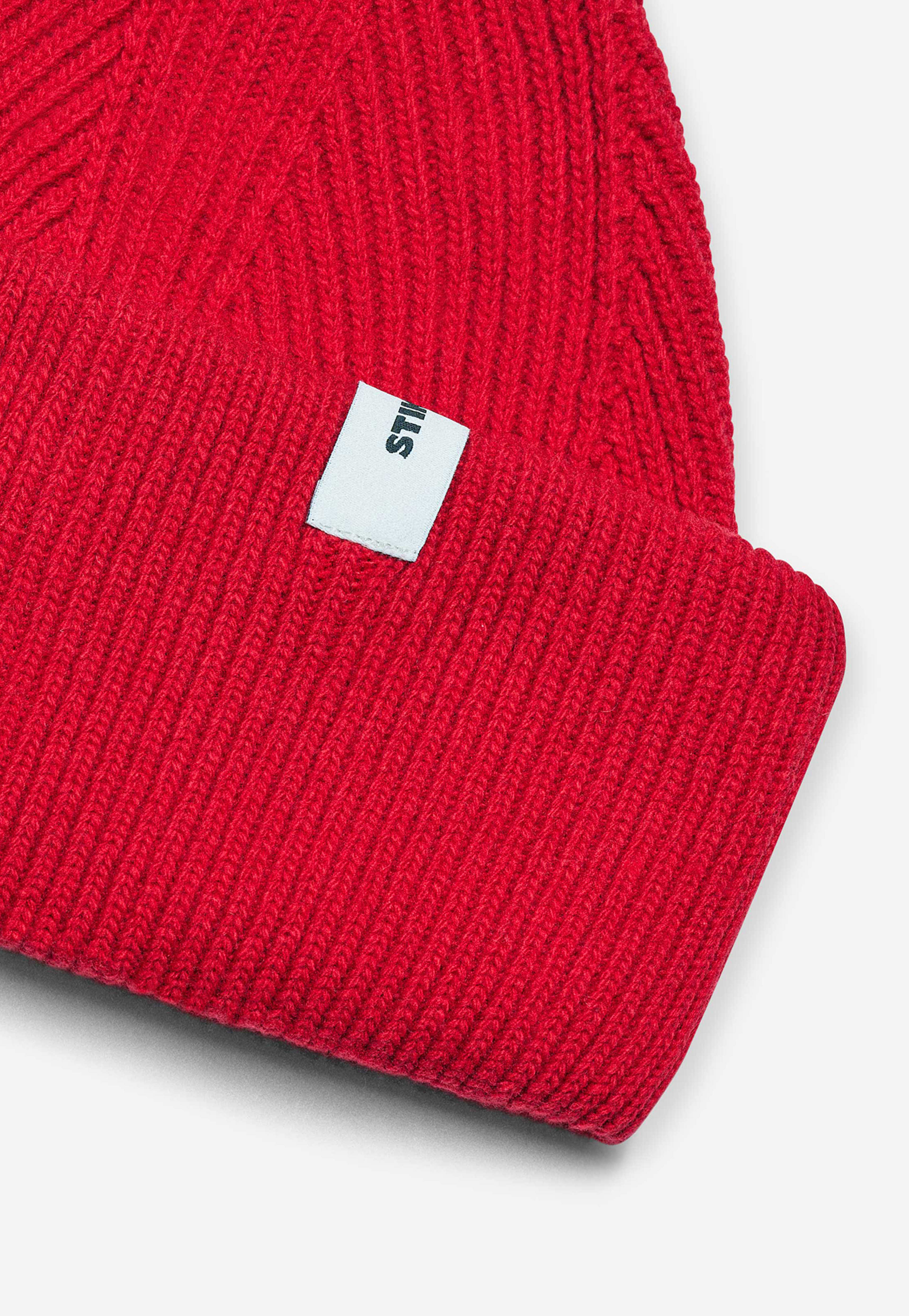 Beanie 01 Merino Chunky Fit, från Stiksen, i färgen red. Klicka för att öppna bilden i stort format