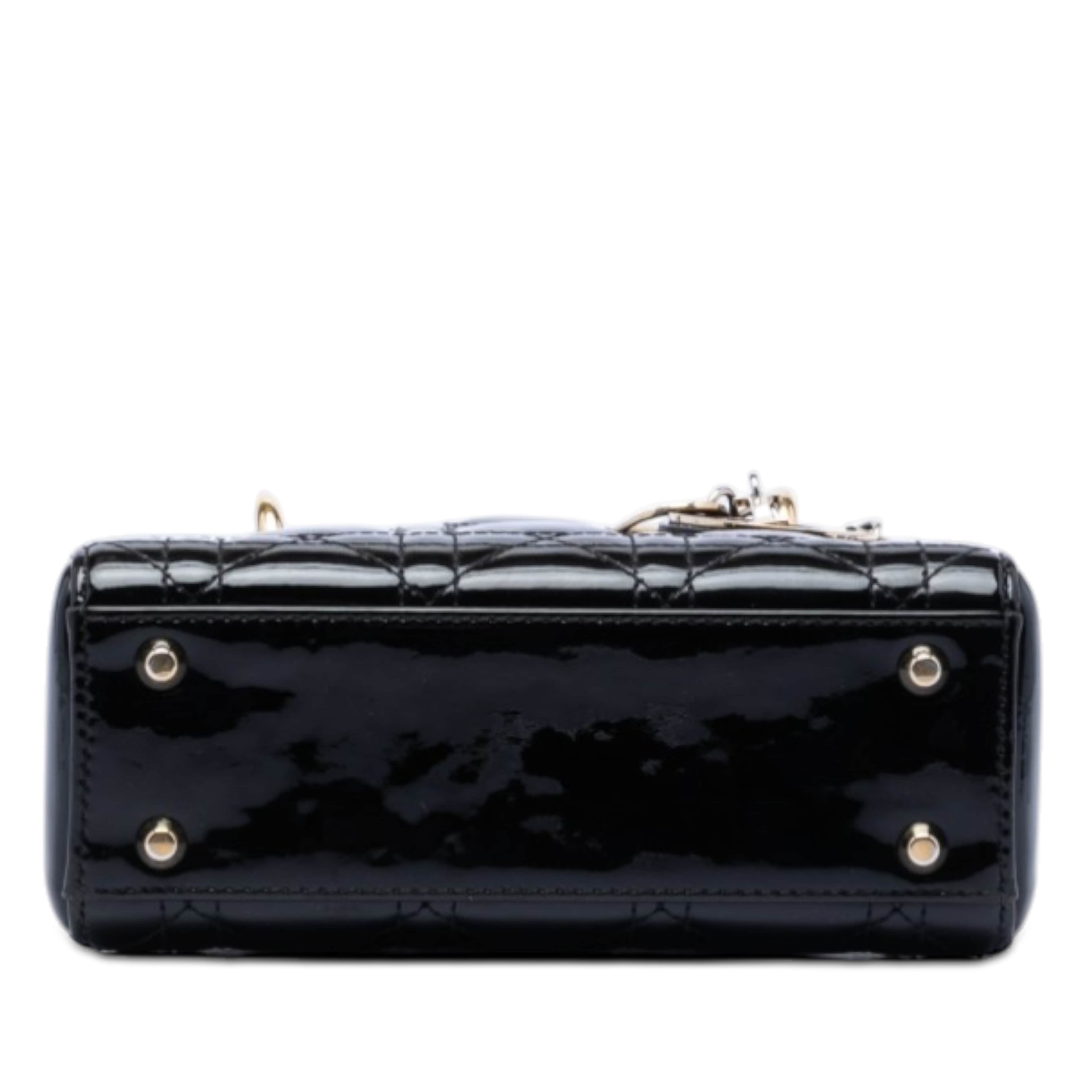Dior Mini Patent Cannage Lady Dior, från Luxclusif, i färgen svart. Klicka för att öppna bilden i stort format