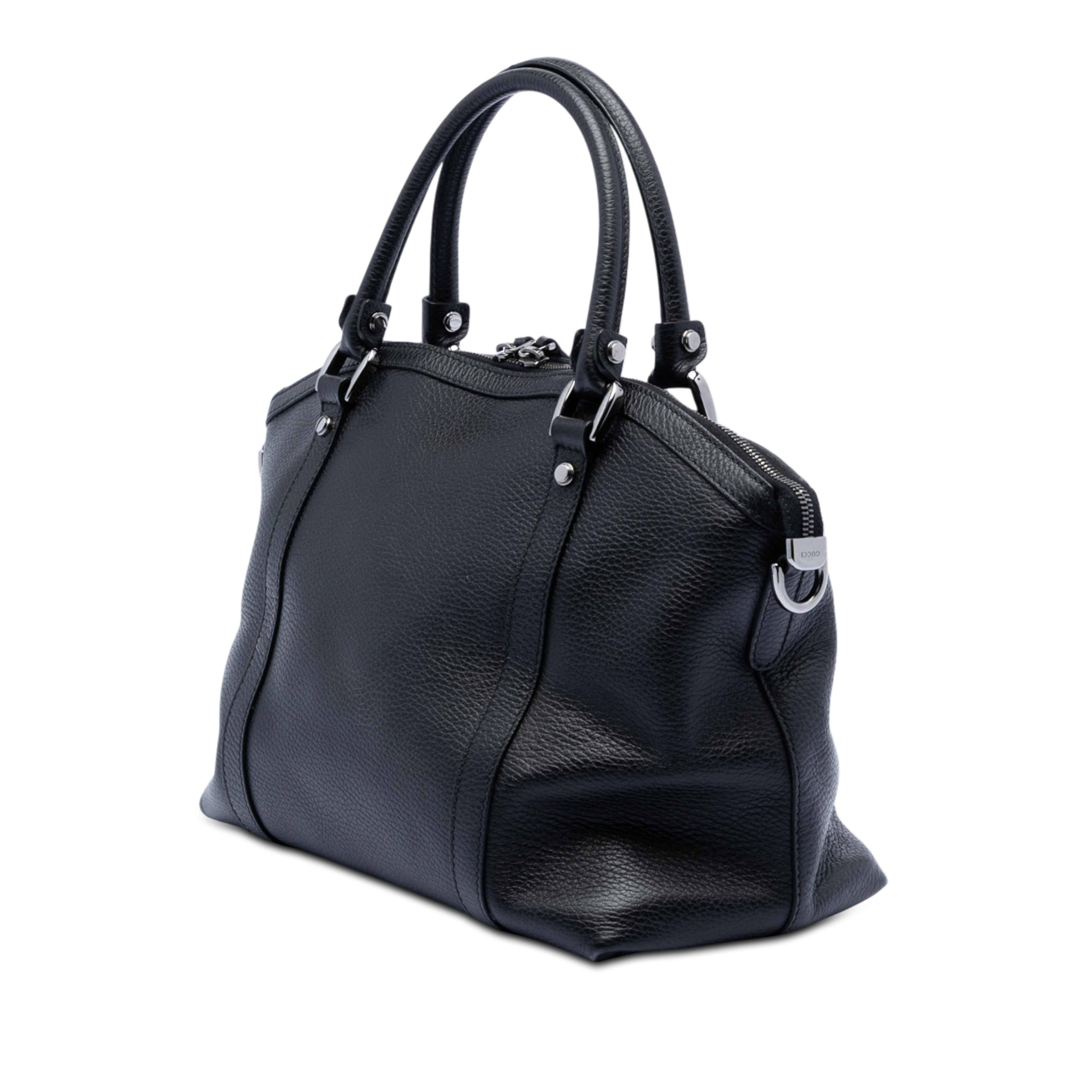 Gucci Leather Gg Charm Dome Satchel, från Luxclusif, i färgen black. Klicka för att öppna bilden i stort format