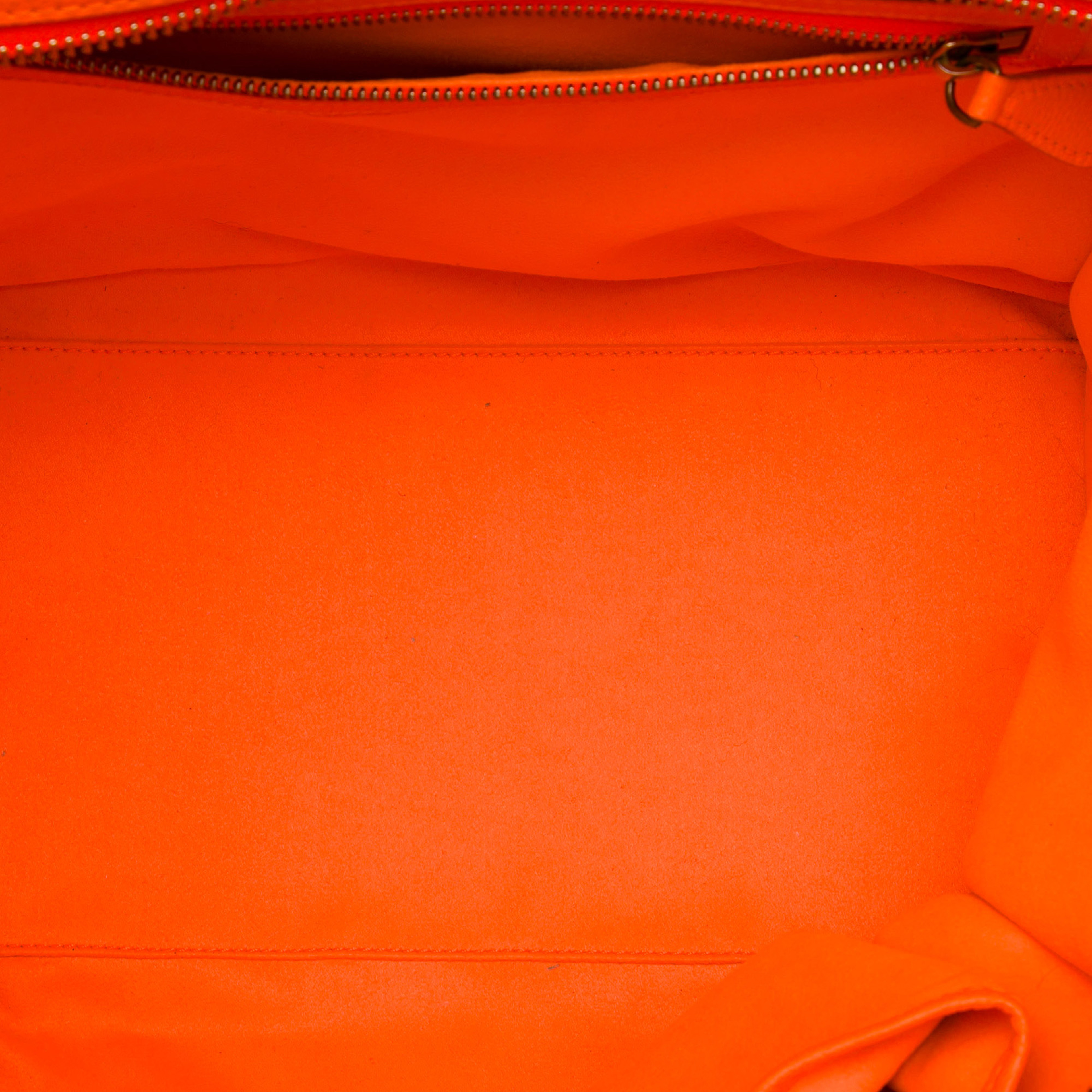 Celine Mini Leather Luggage Tote, från Luxclusif, i färgen orange. Klicka för att öppna bilden i stort format