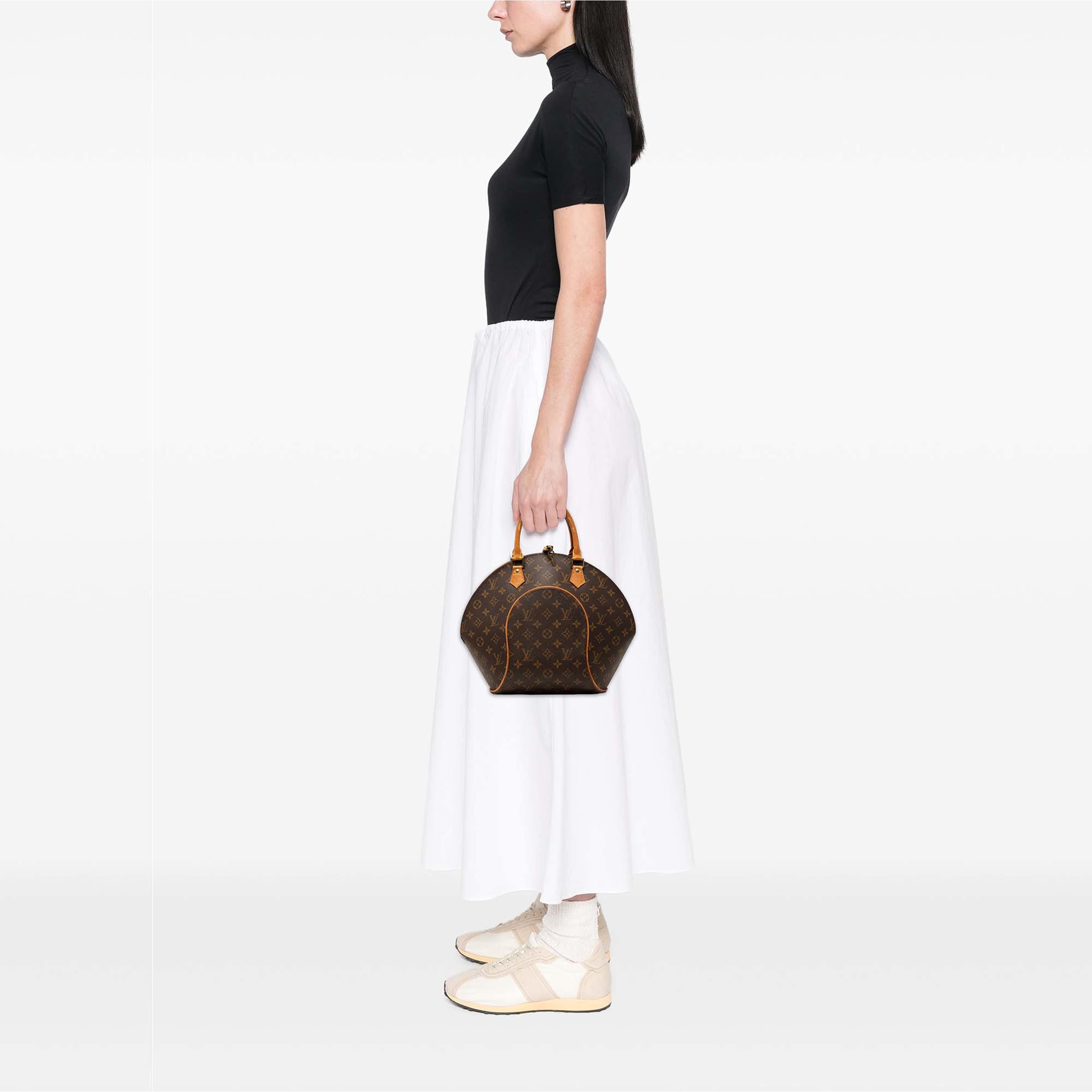 Louis Vuitton Monogram Ellipse Mm, från Luxclusif, i färgen brun. Klicka för att öppna bilden i stort format