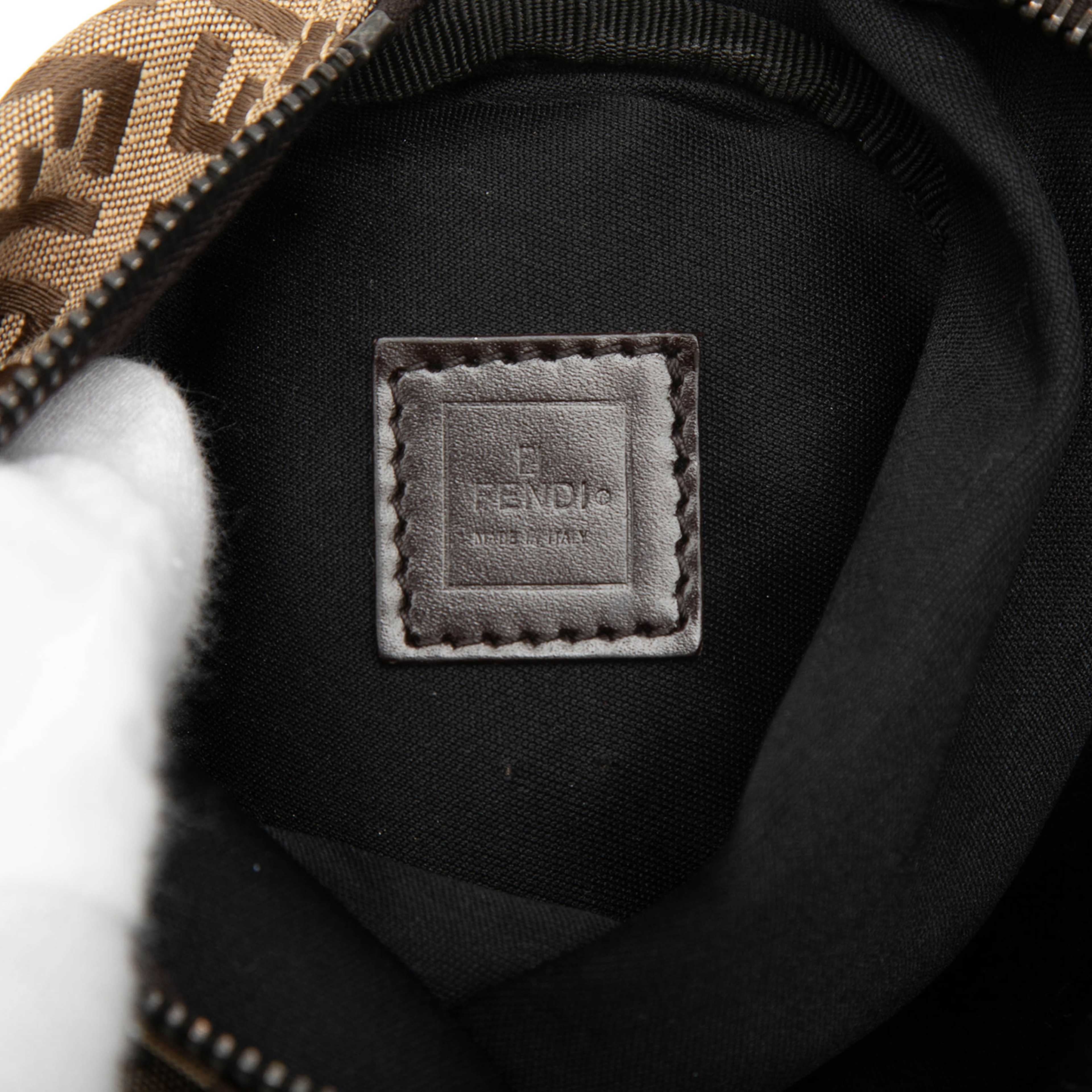 Fendi Zucchino Canvas Barrel Pochette, från Luxclusif, i färgen light brown. Klicka för att öppna bilden i stort format