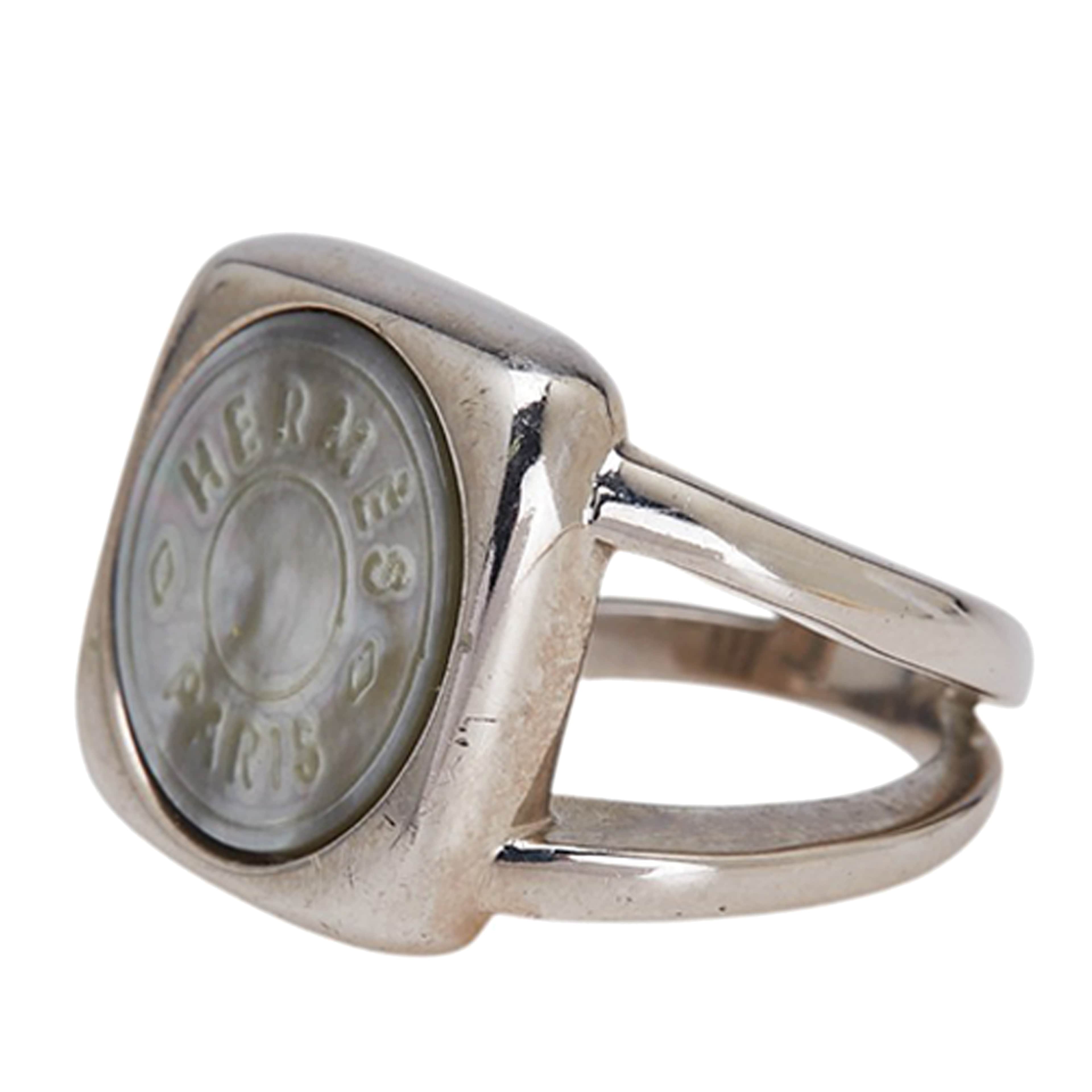 Hermès Silver Plated Bijouterie Fantaisie Corozo Ring, från Luxclusif, i färgen silver. Klicka för att öppna bilden i stort format
