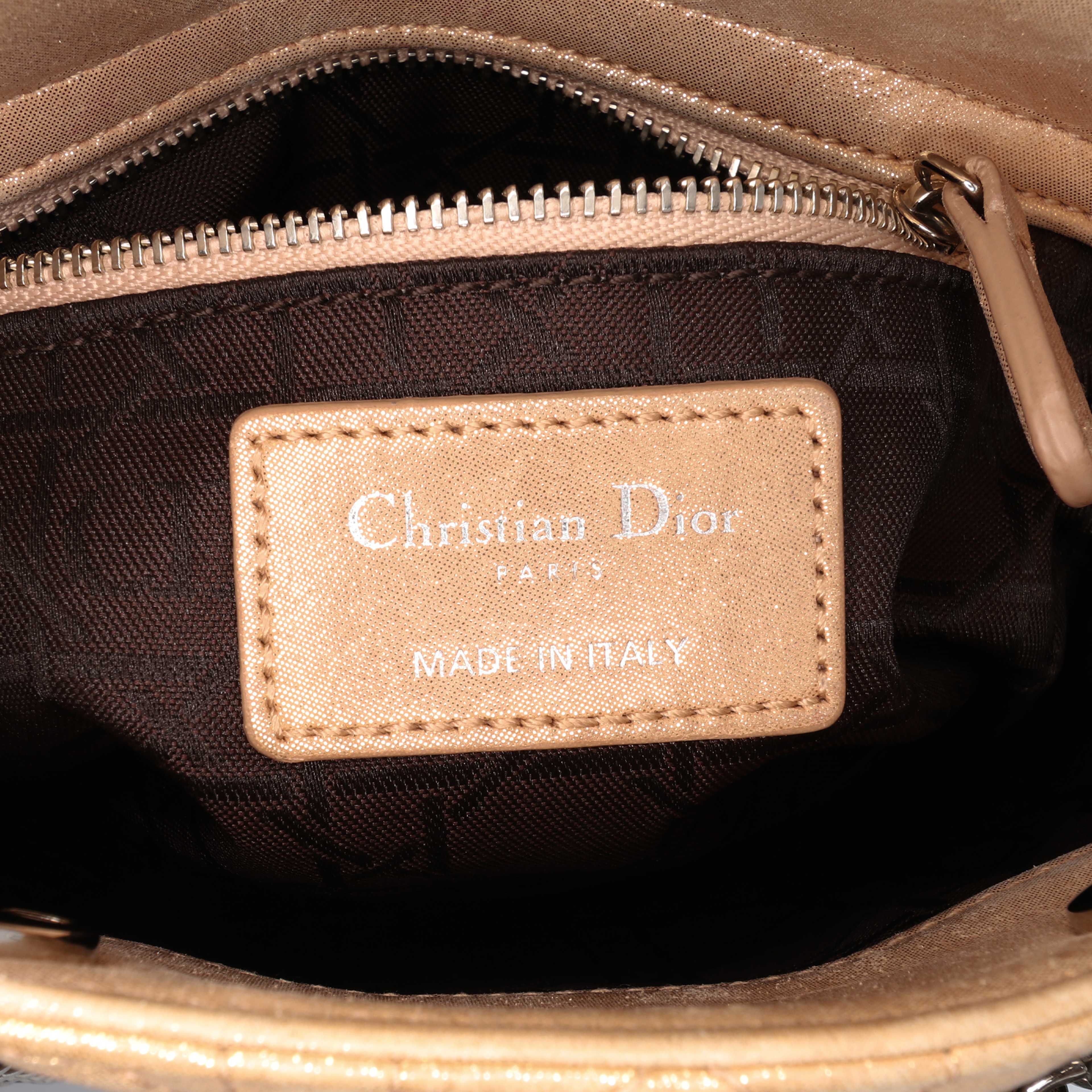 Dior Mini Iridescent Lambskin Cannage Lady Dior, från Luxclusif, i färgen gold. Klicka för att öppna bilden i stort format