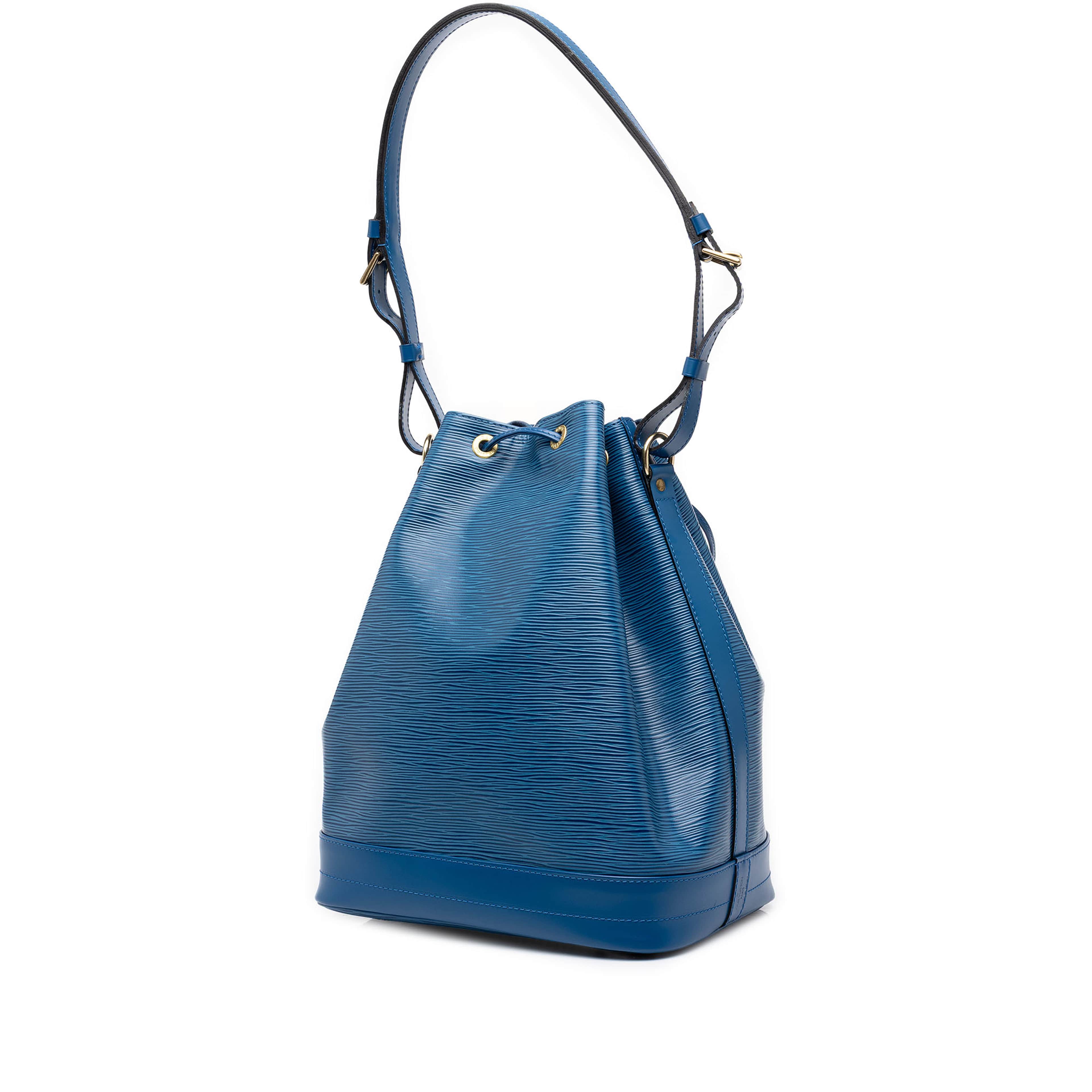 Louis Vuitton Epi Noe Gm, från Luxclusif, i färgen blå. Klicka för att öppna bilden i stort format