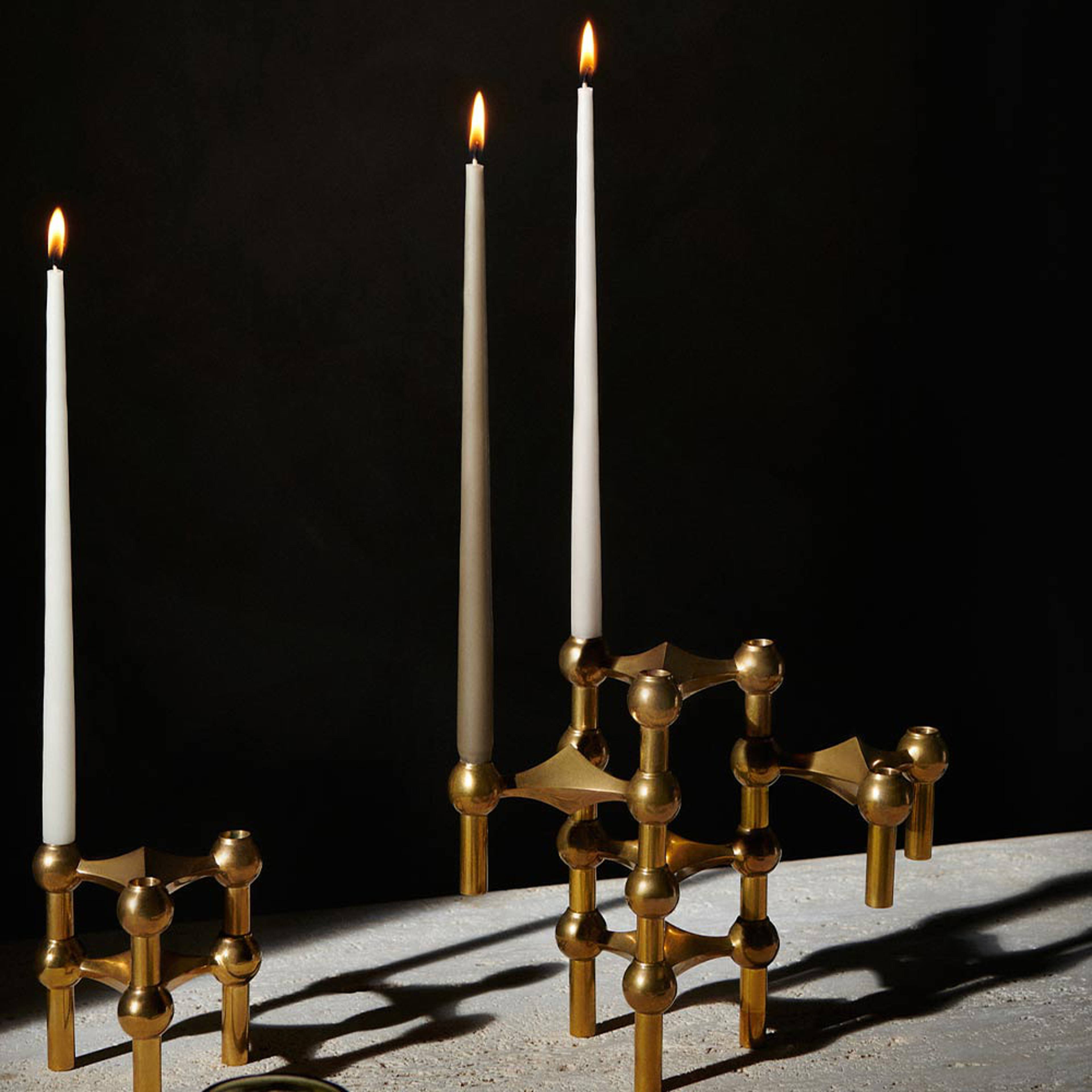 Ljusstake Stage, 3-delar, från STOFF Nagel, i färgen Brass. Klicka för att öppna bilden i stort format