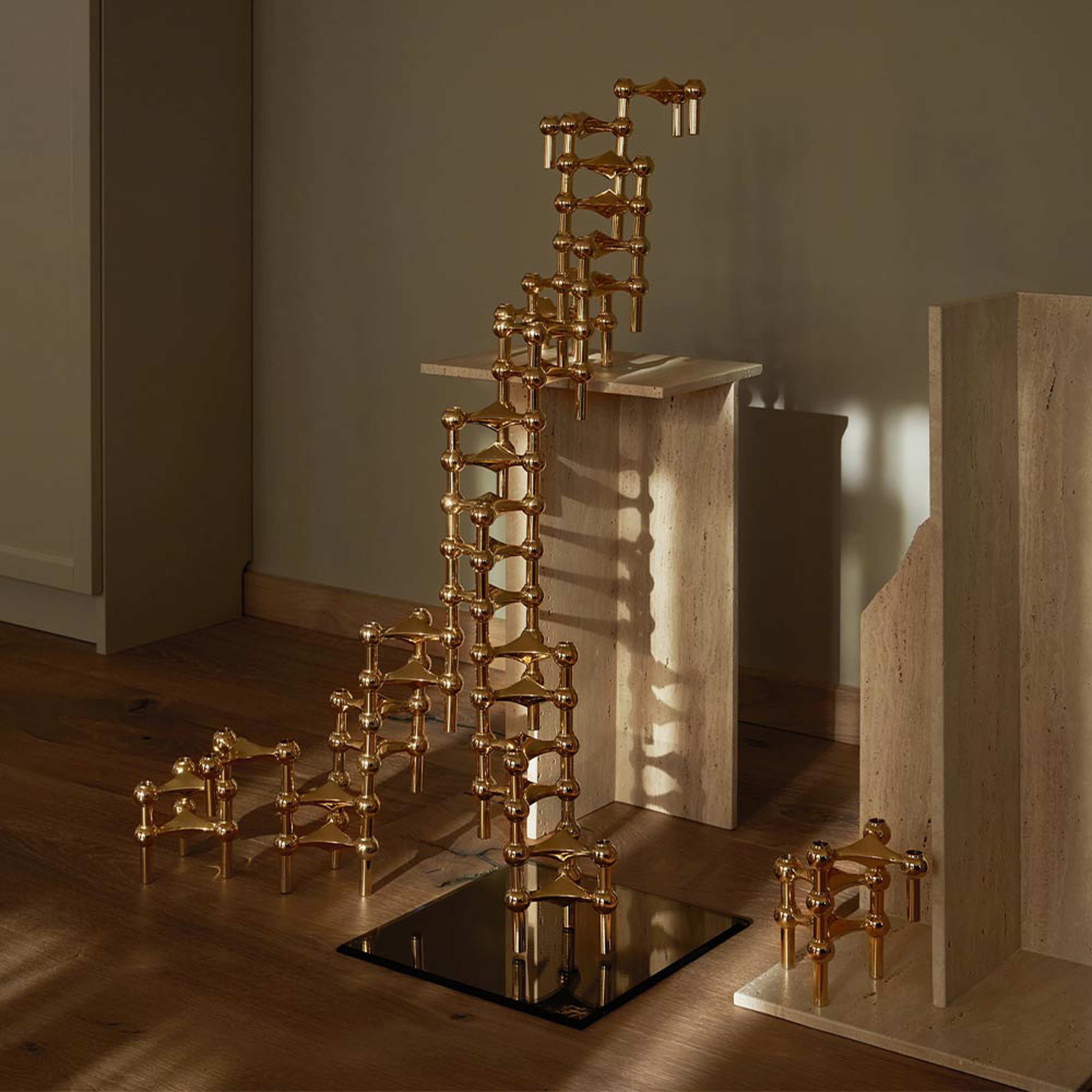 Ljusstake Stage, 3-delar, från STOFF Nagel, i färgen Brass. Klicka för att öppna bilden i stort format