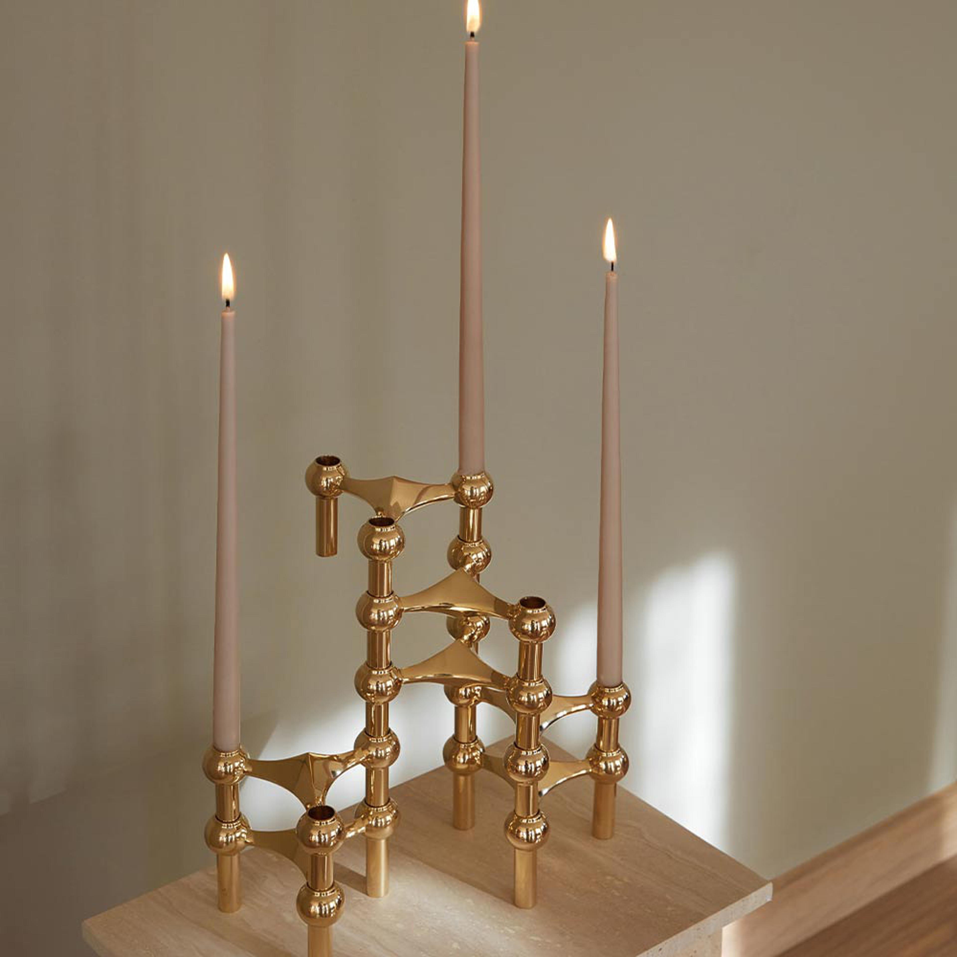 Ljusstake Stage, 3-delar, från STOFF Nagel, i färgen Brass. Klicka för att öppna bilden i stort format