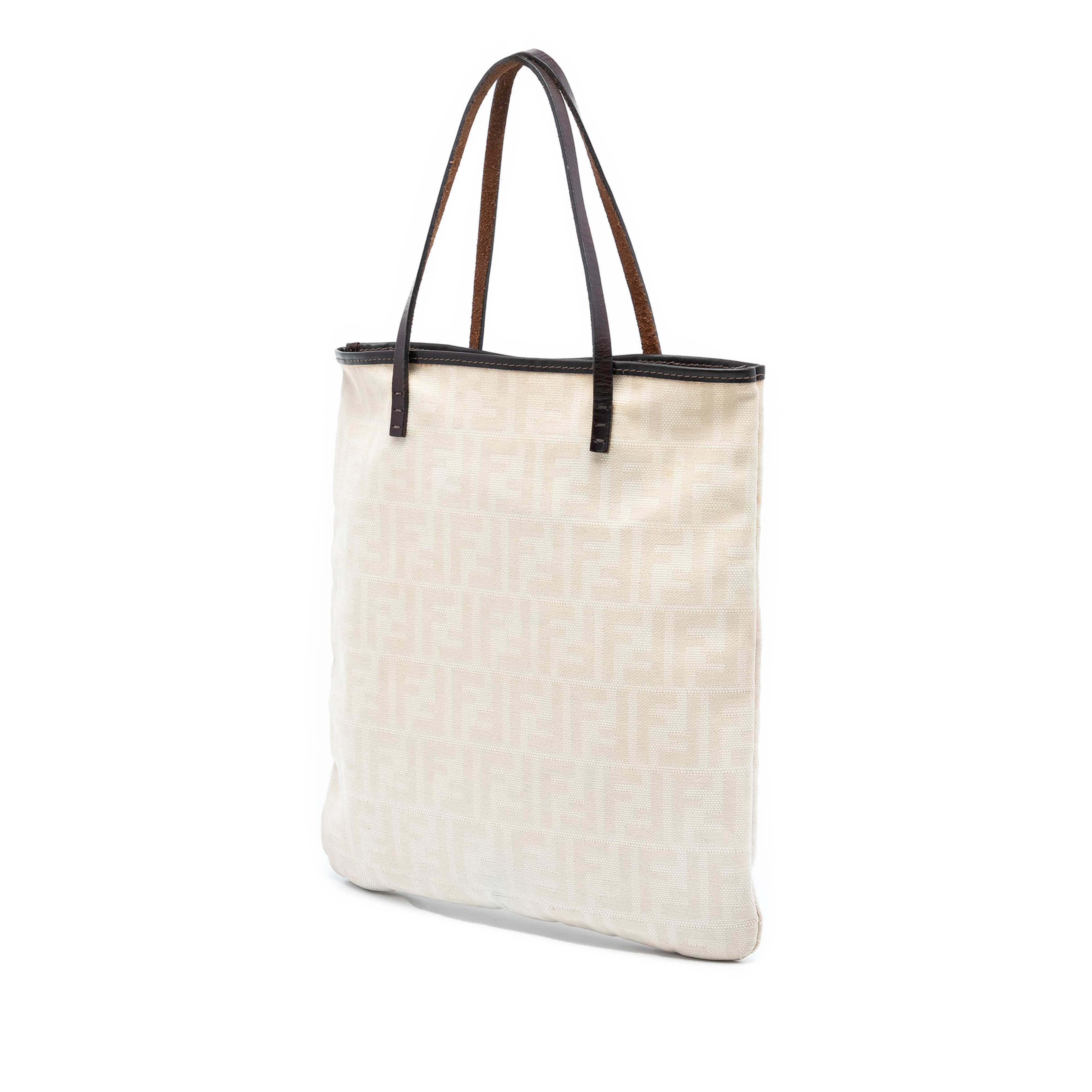 Fendi Zucca Canvas Tote, från Luxclusif, i färgen light beige. Klicka för att öppna bilden i stort format